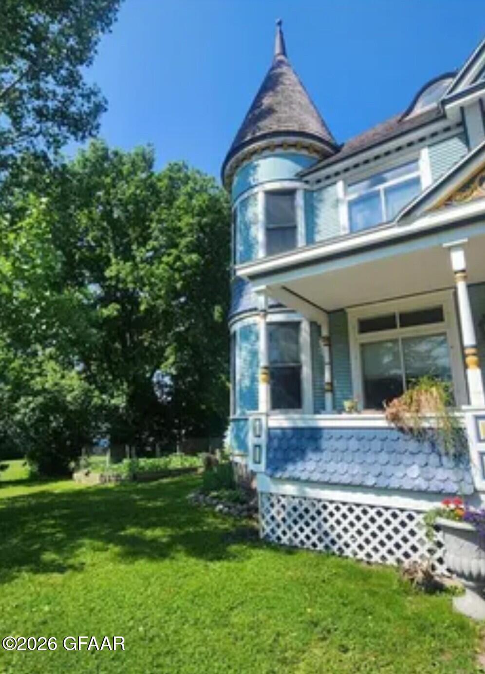 21 3RD Street E