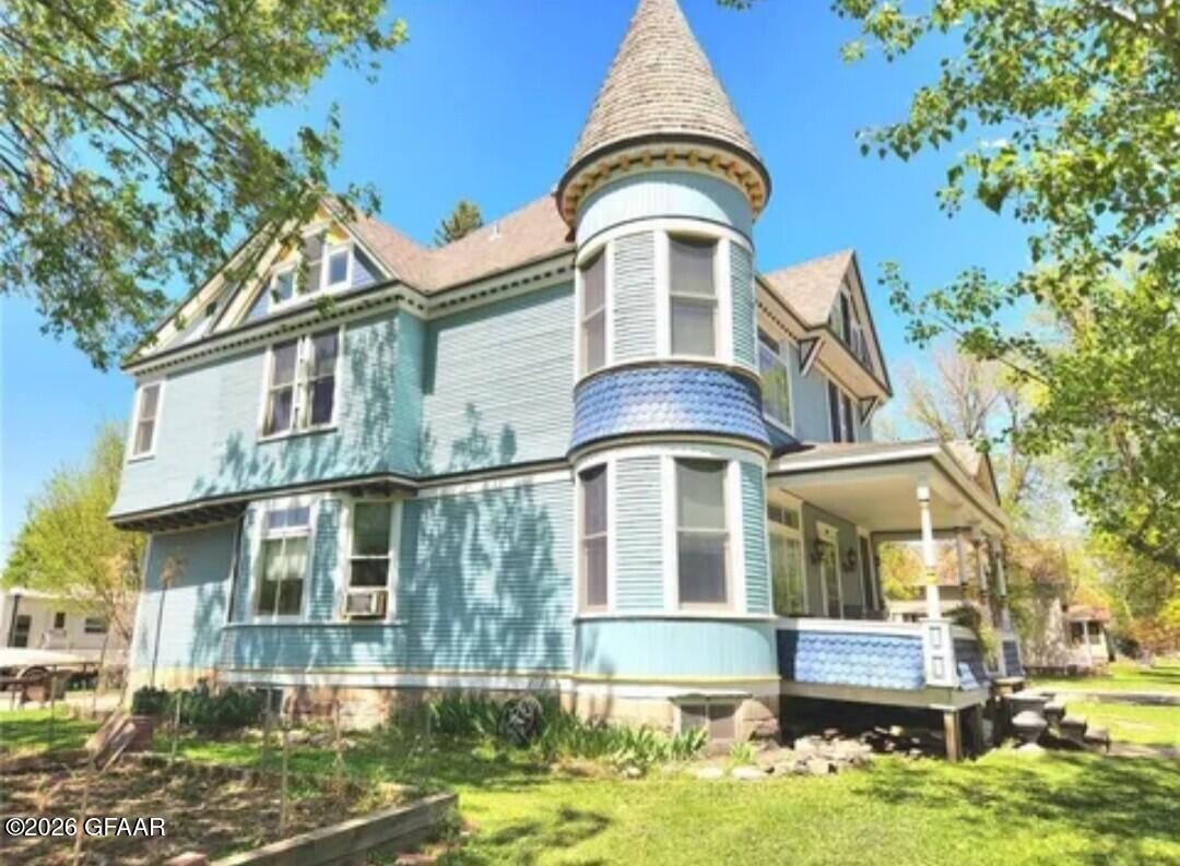 21 3RD Street E