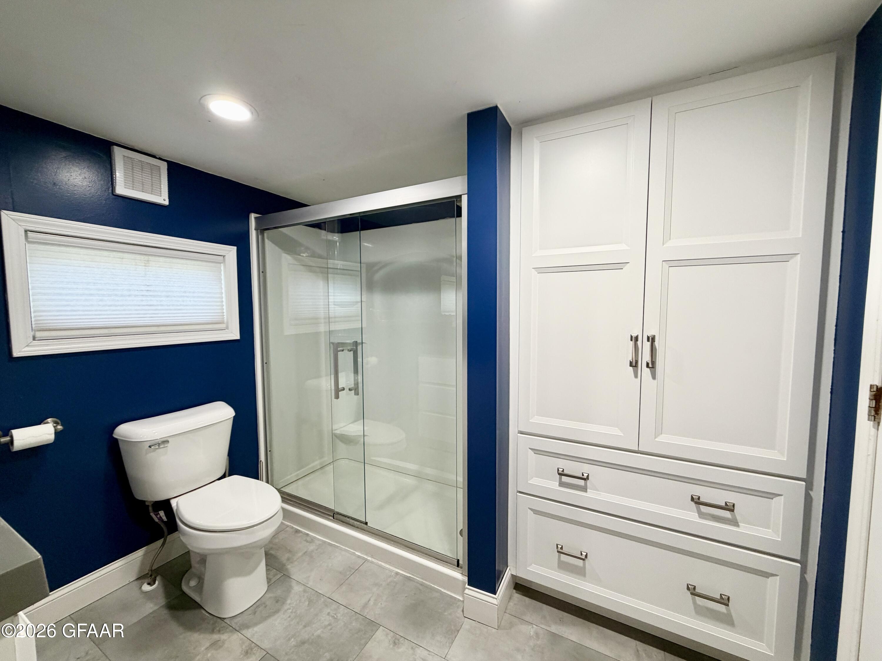 920 16TH Street E