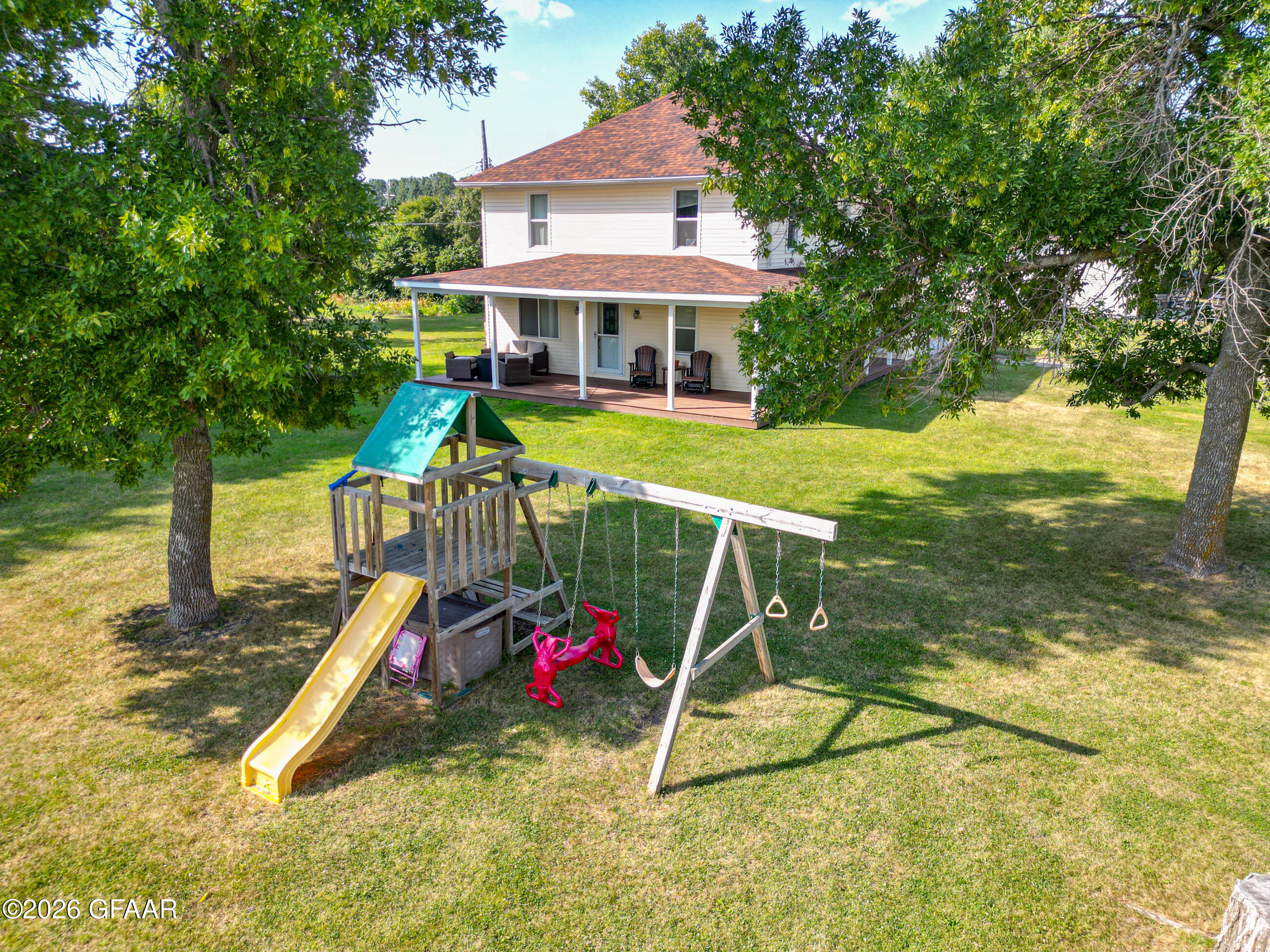 920 16TH Street E
