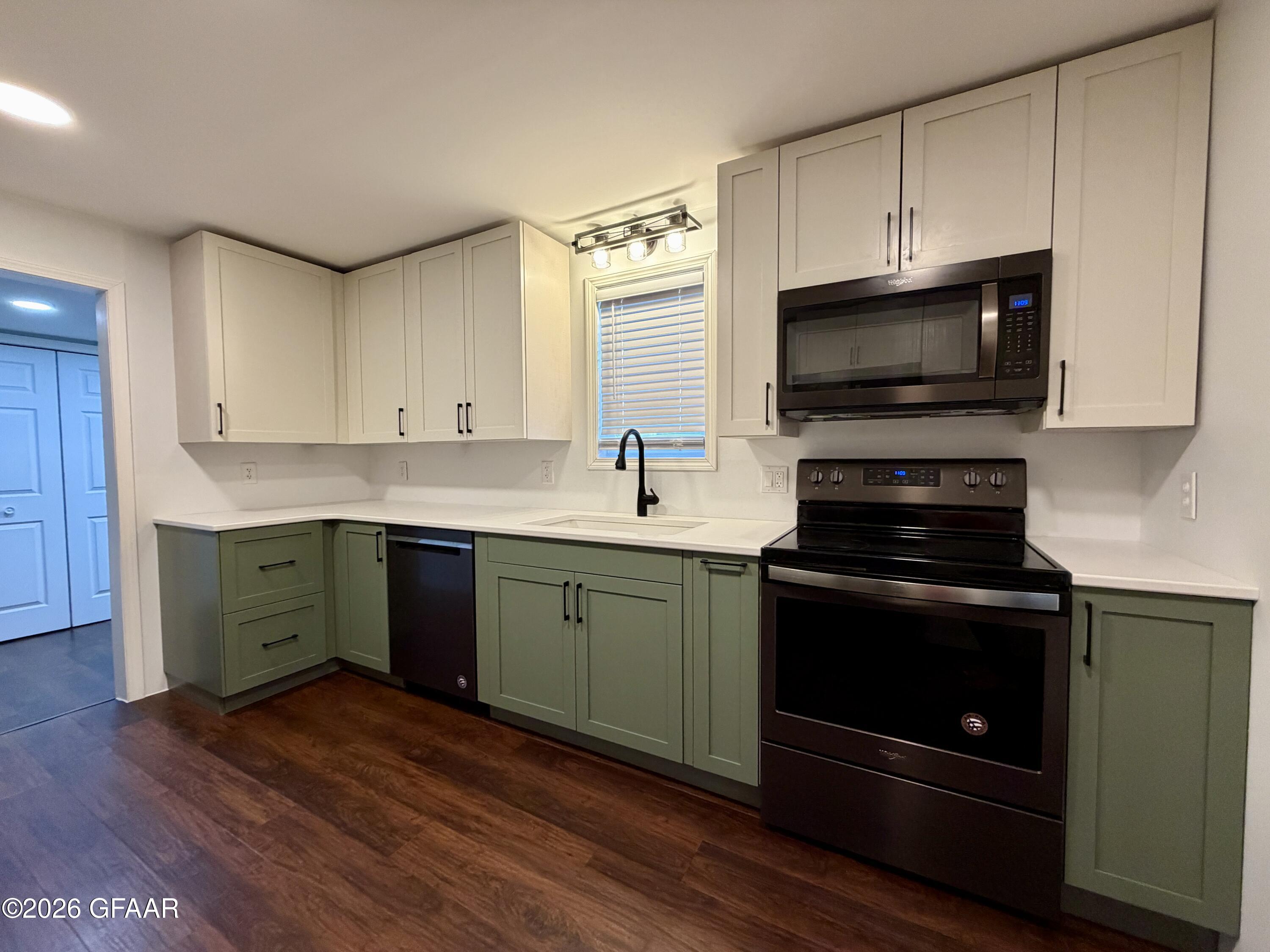 920 16TH Street E