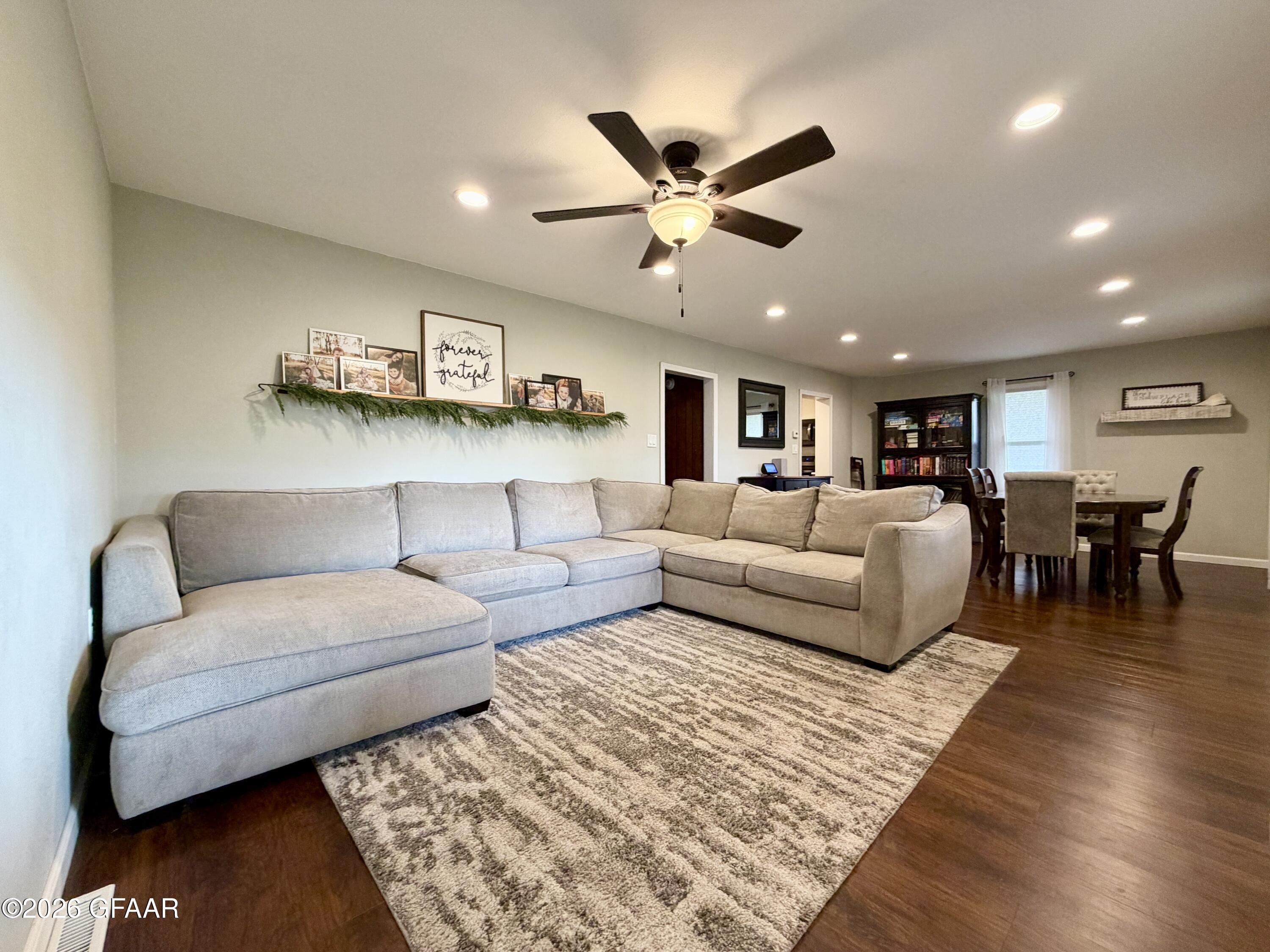920 16TH Street E