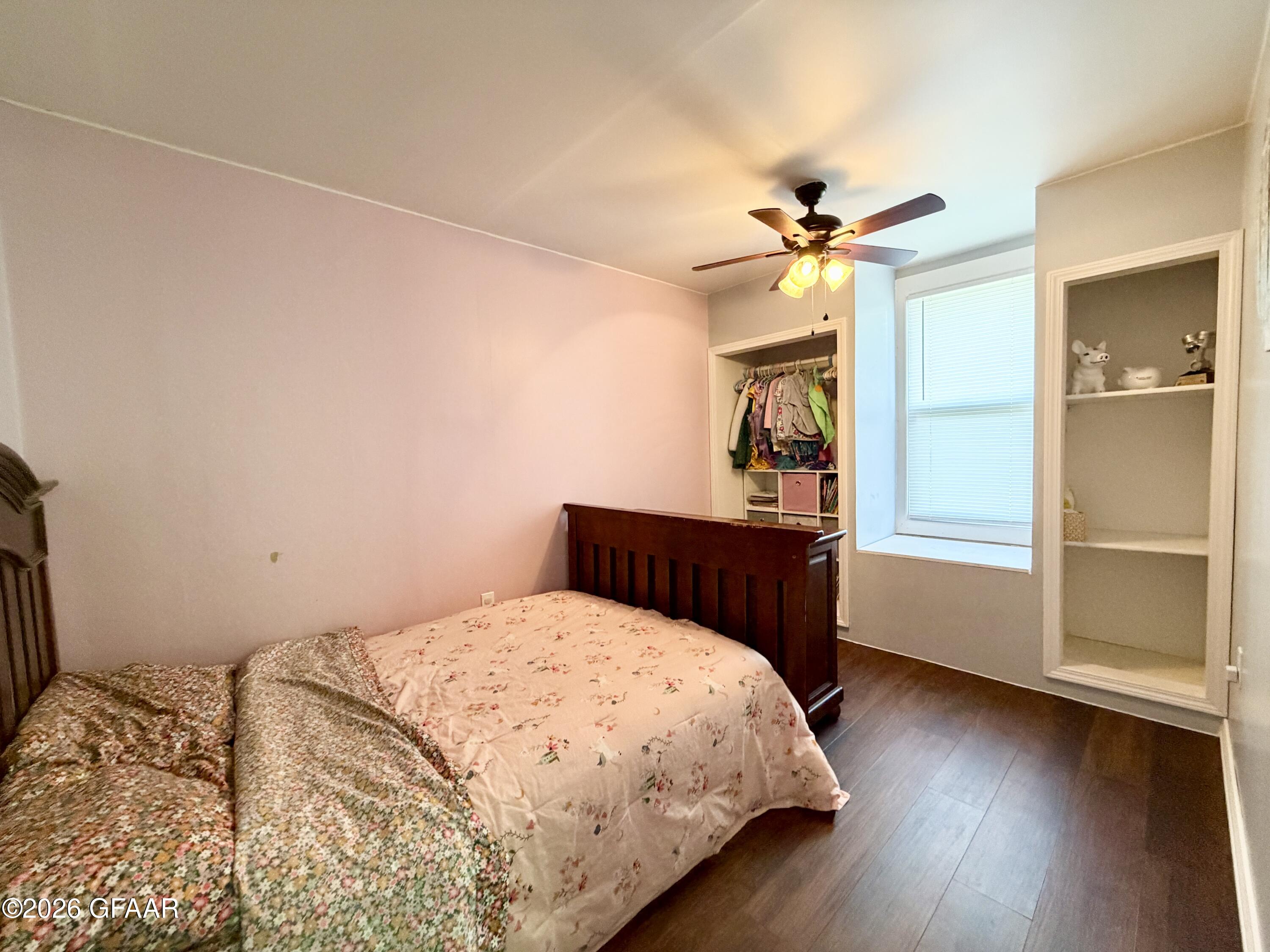 920 16TH Street E
