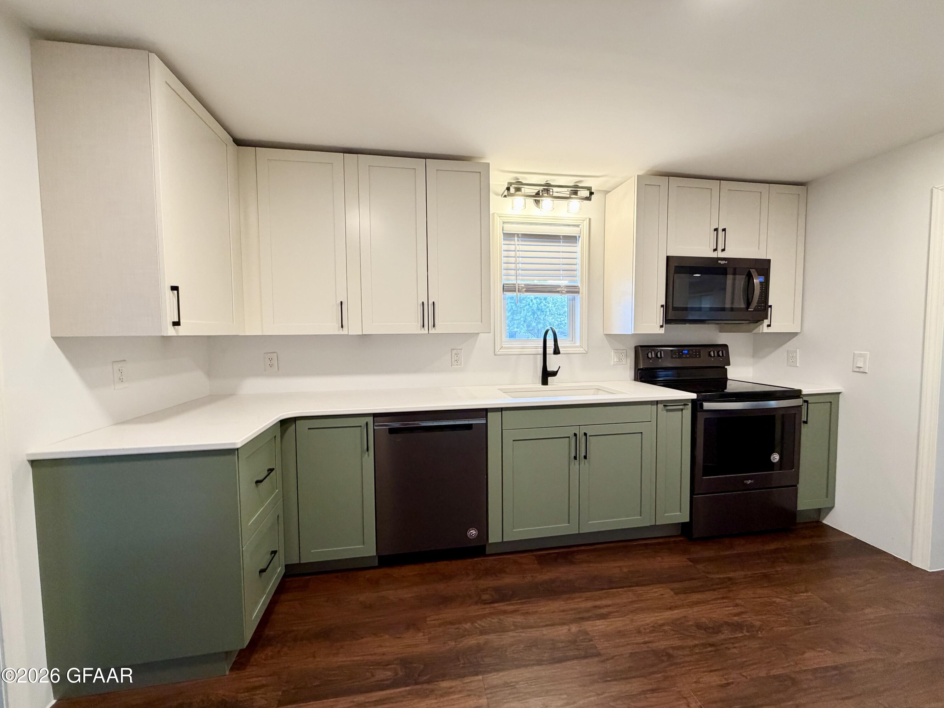 920 16TH Street E