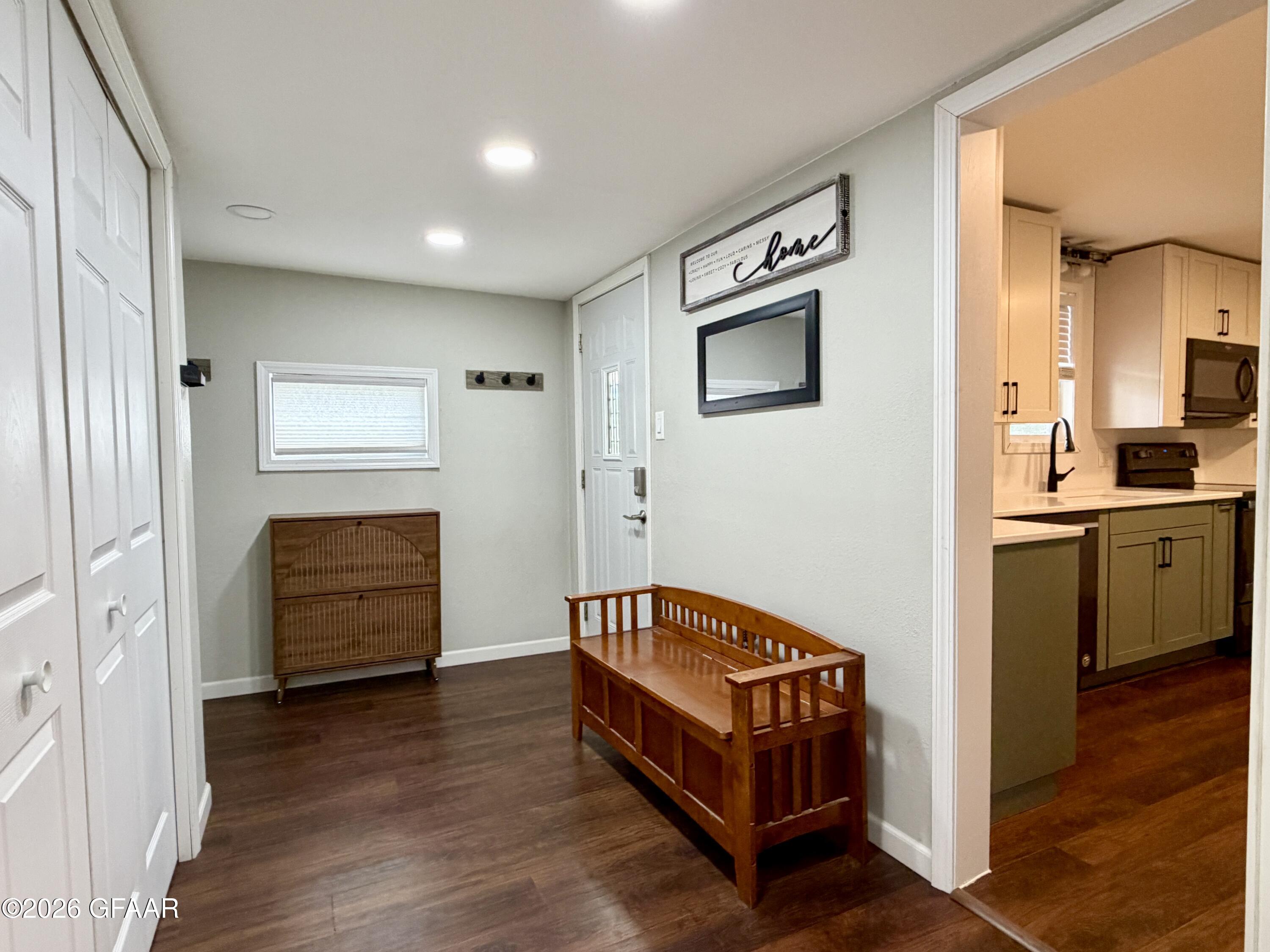 920 16TH Street E
