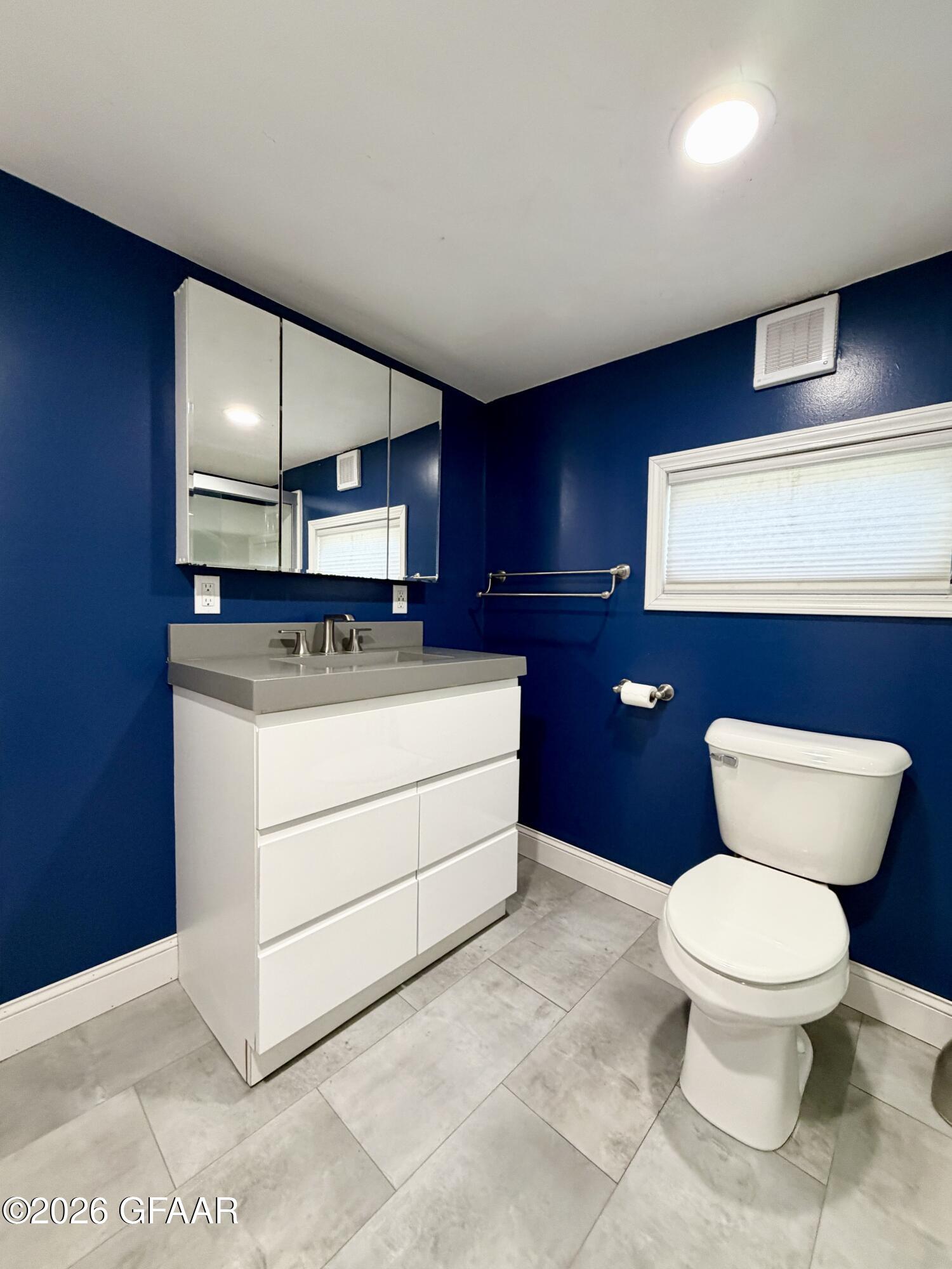 920 16TH Street E