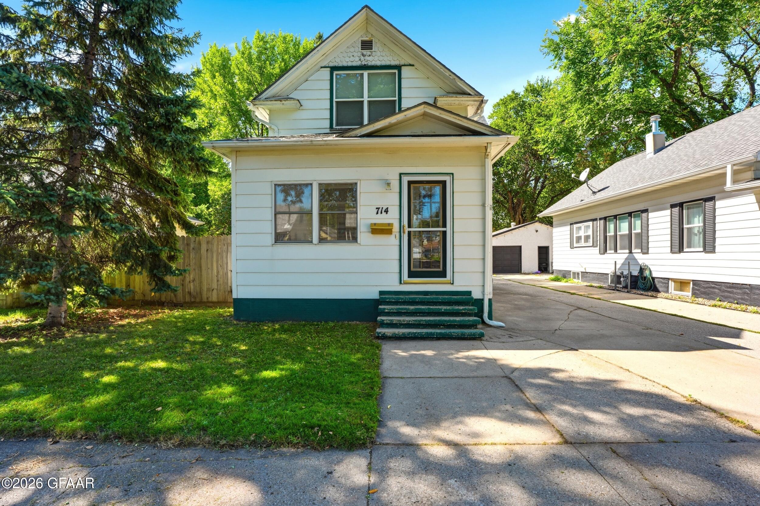 714 OAK Street
