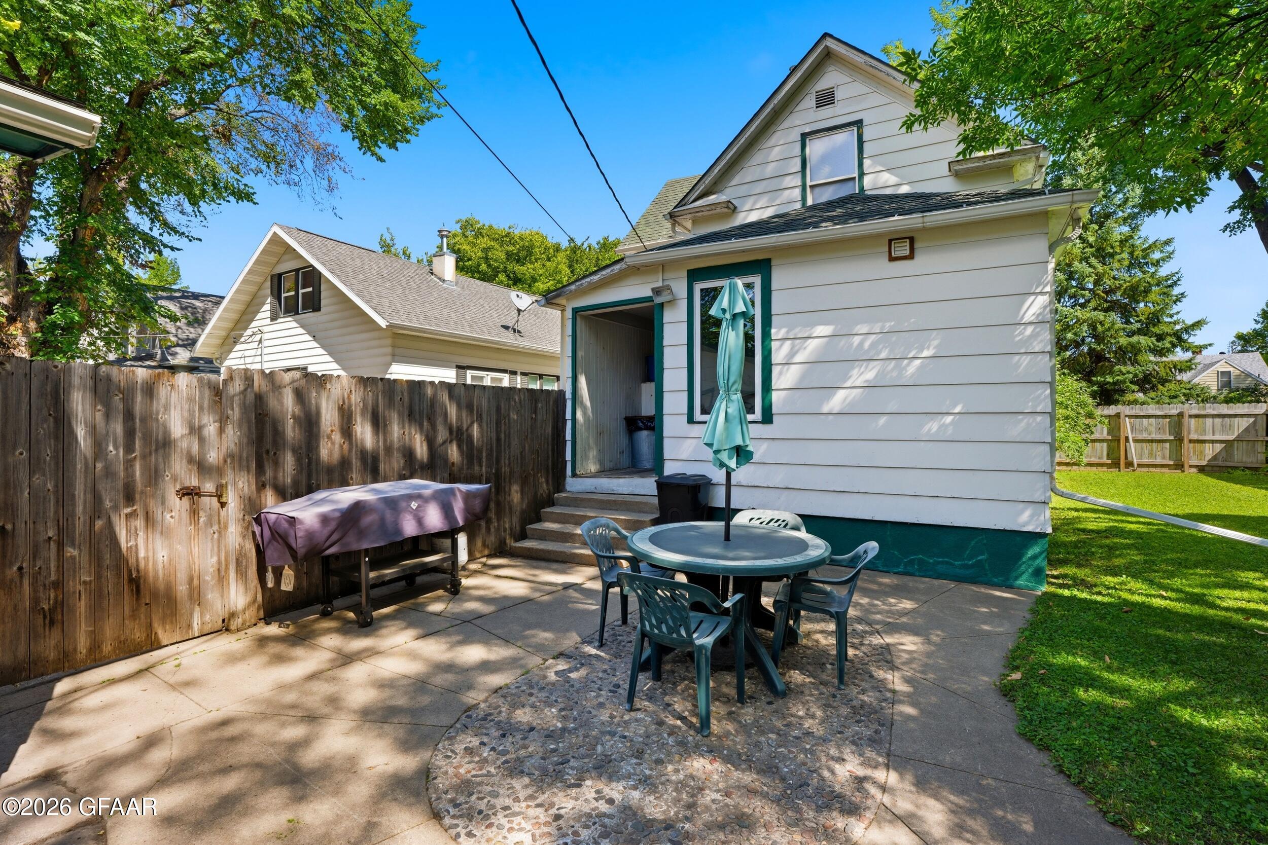 714 OAK Street