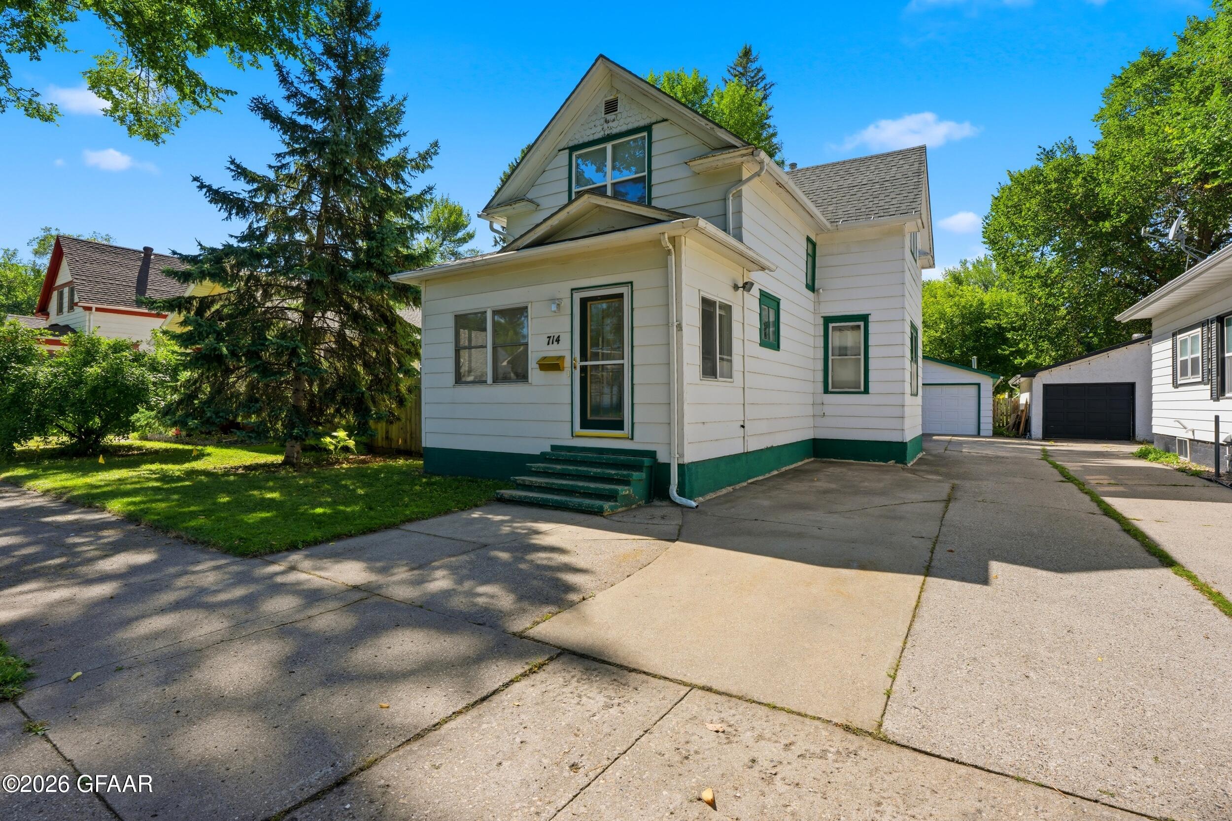 714 OAK Street
