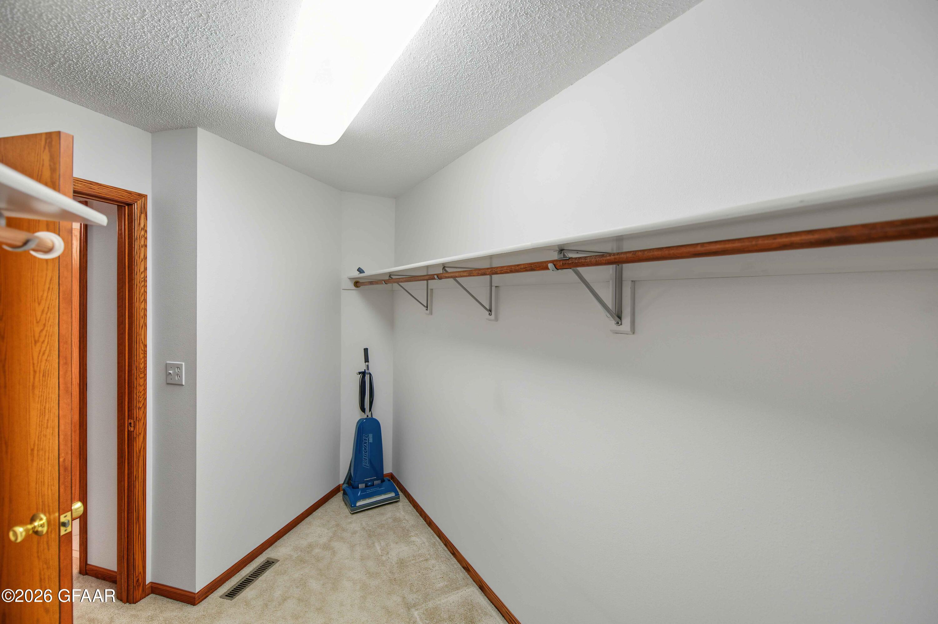 891 RAINDALE Court