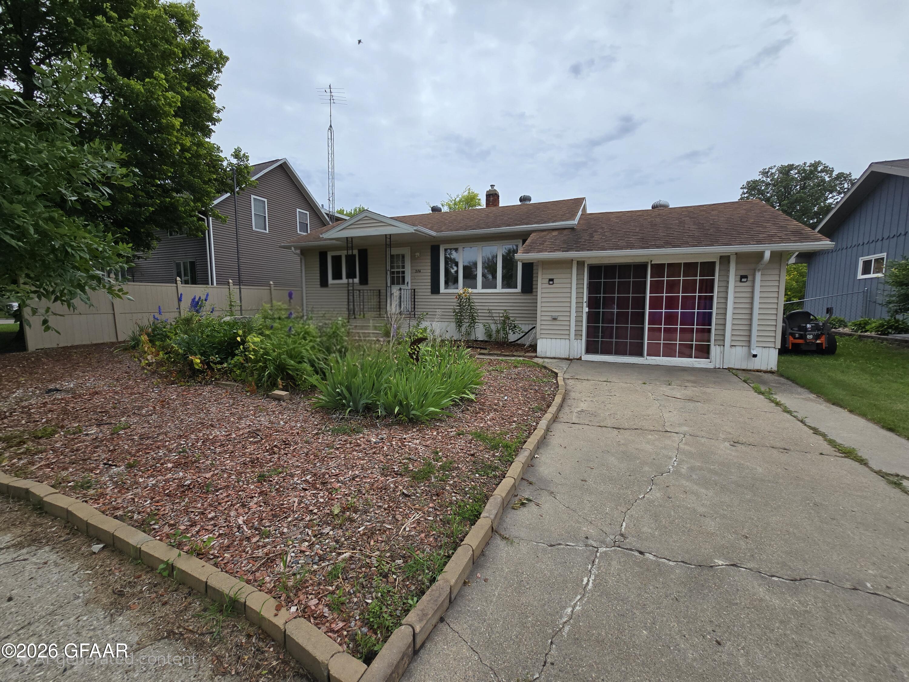 204 2ND Street W