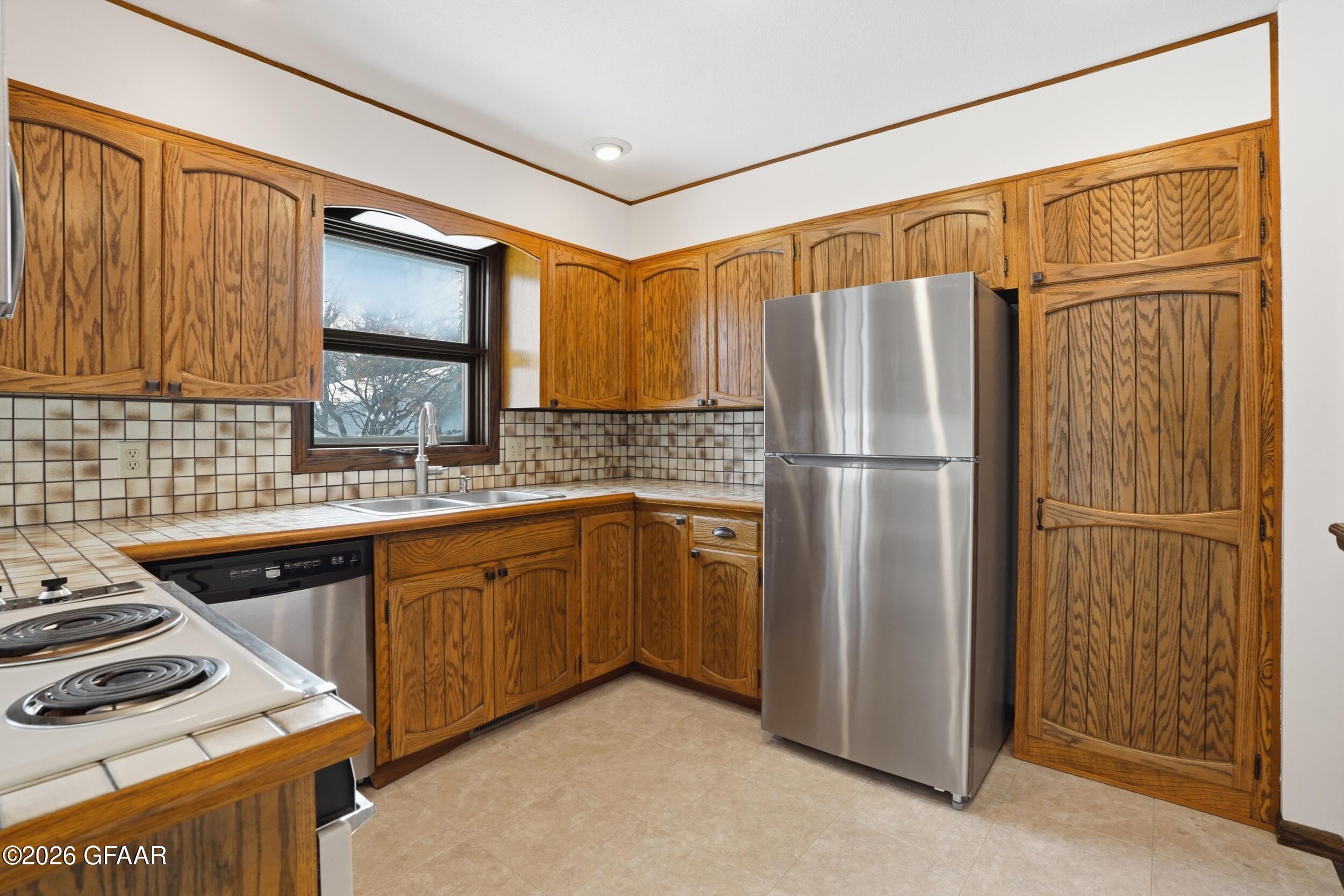 4711 CHESTNUT Street