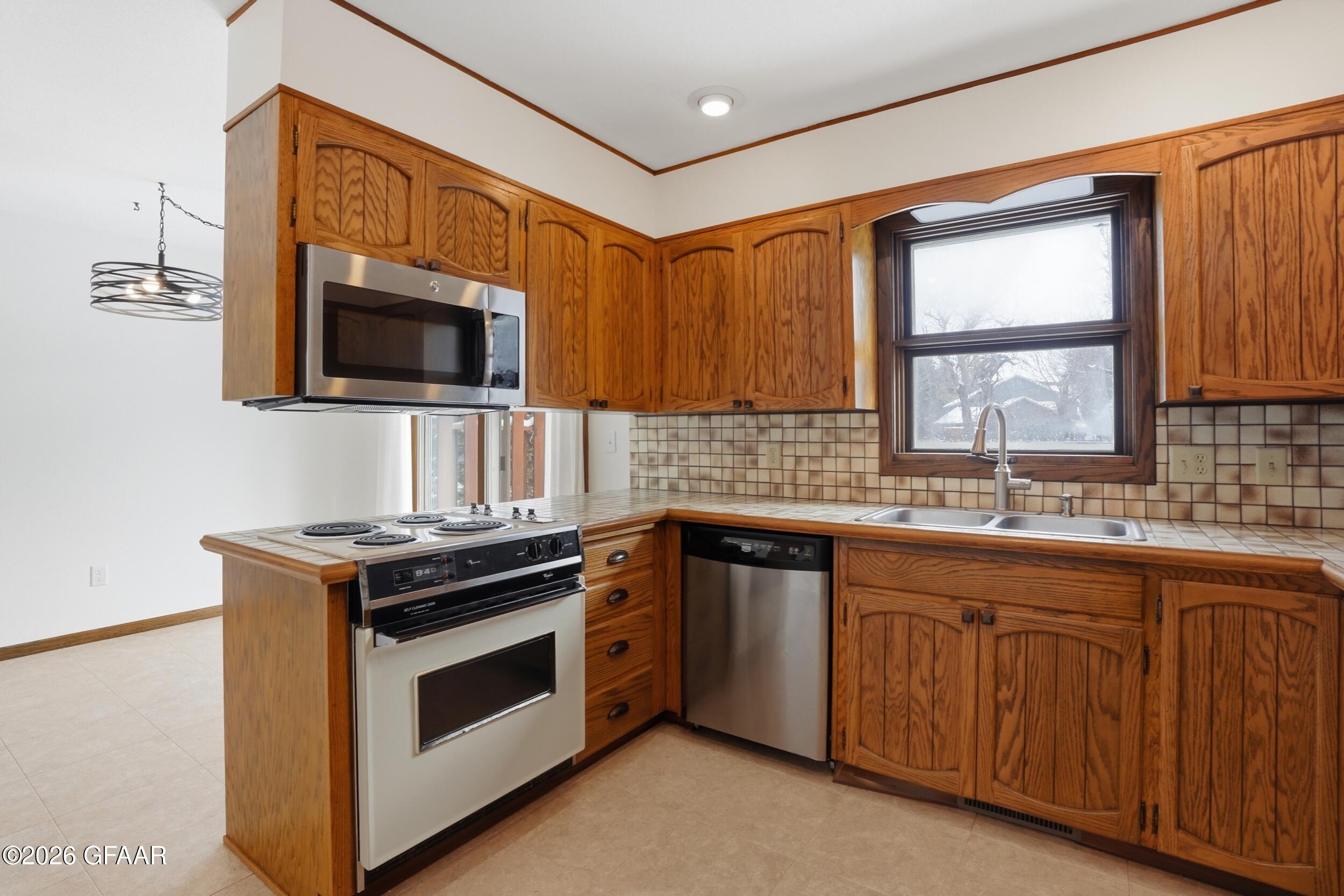 4711 CHESTNUT Street