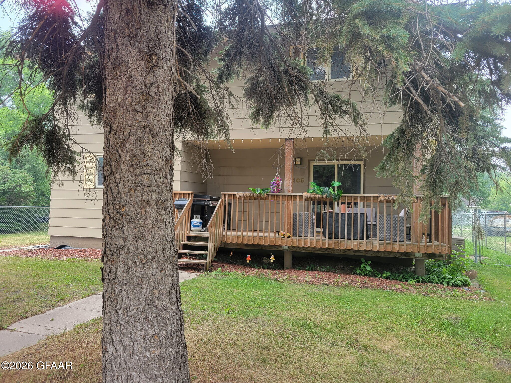 405 RIVERSIDE Avenue