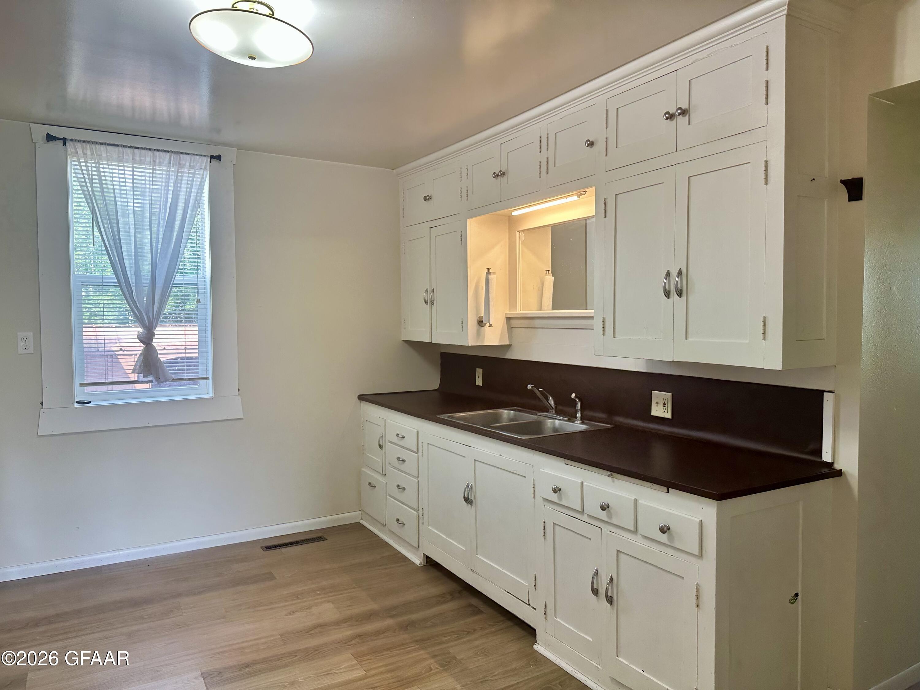 513 CENTRAL Avenue N