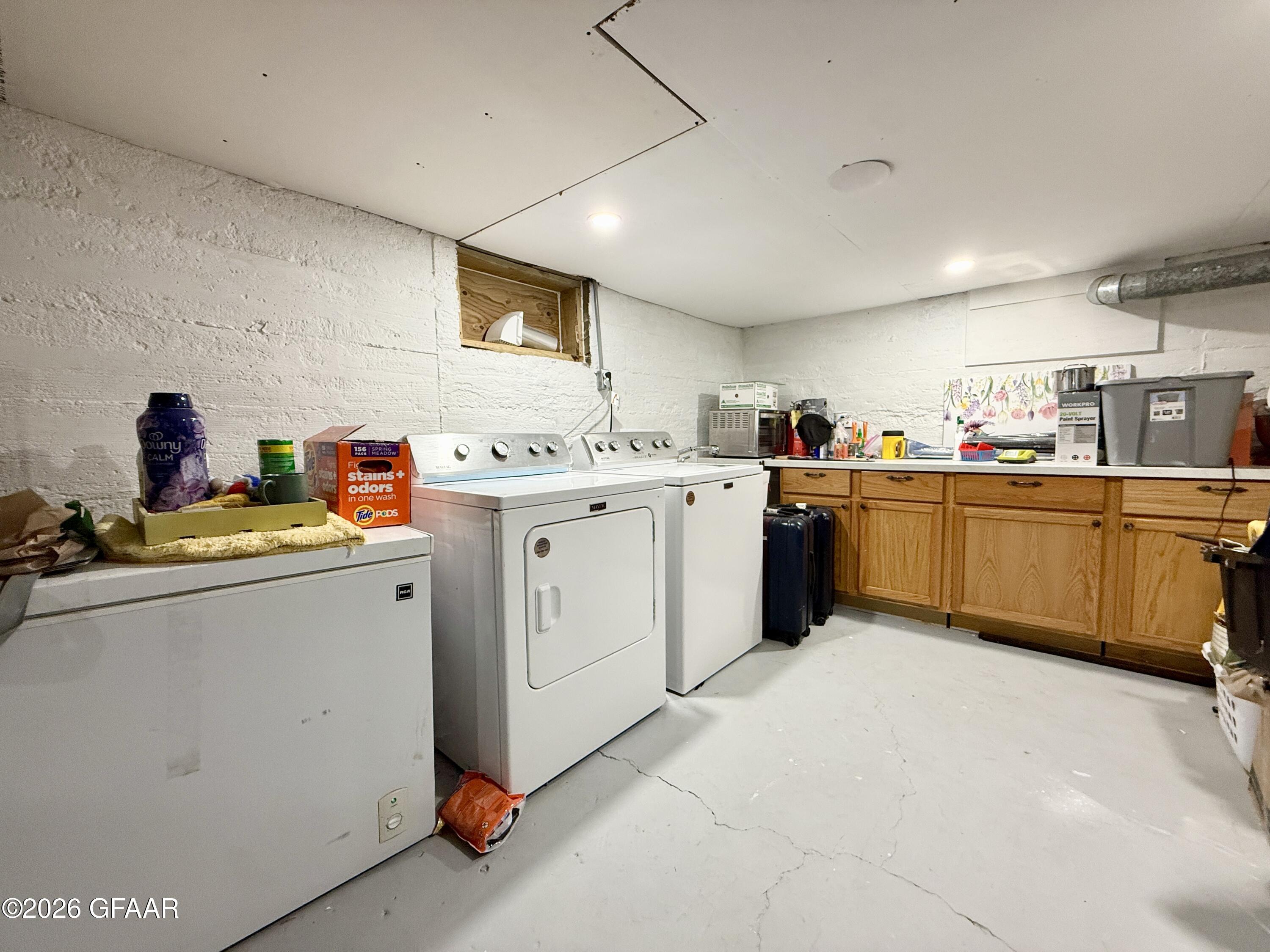 906 9TH ST Street