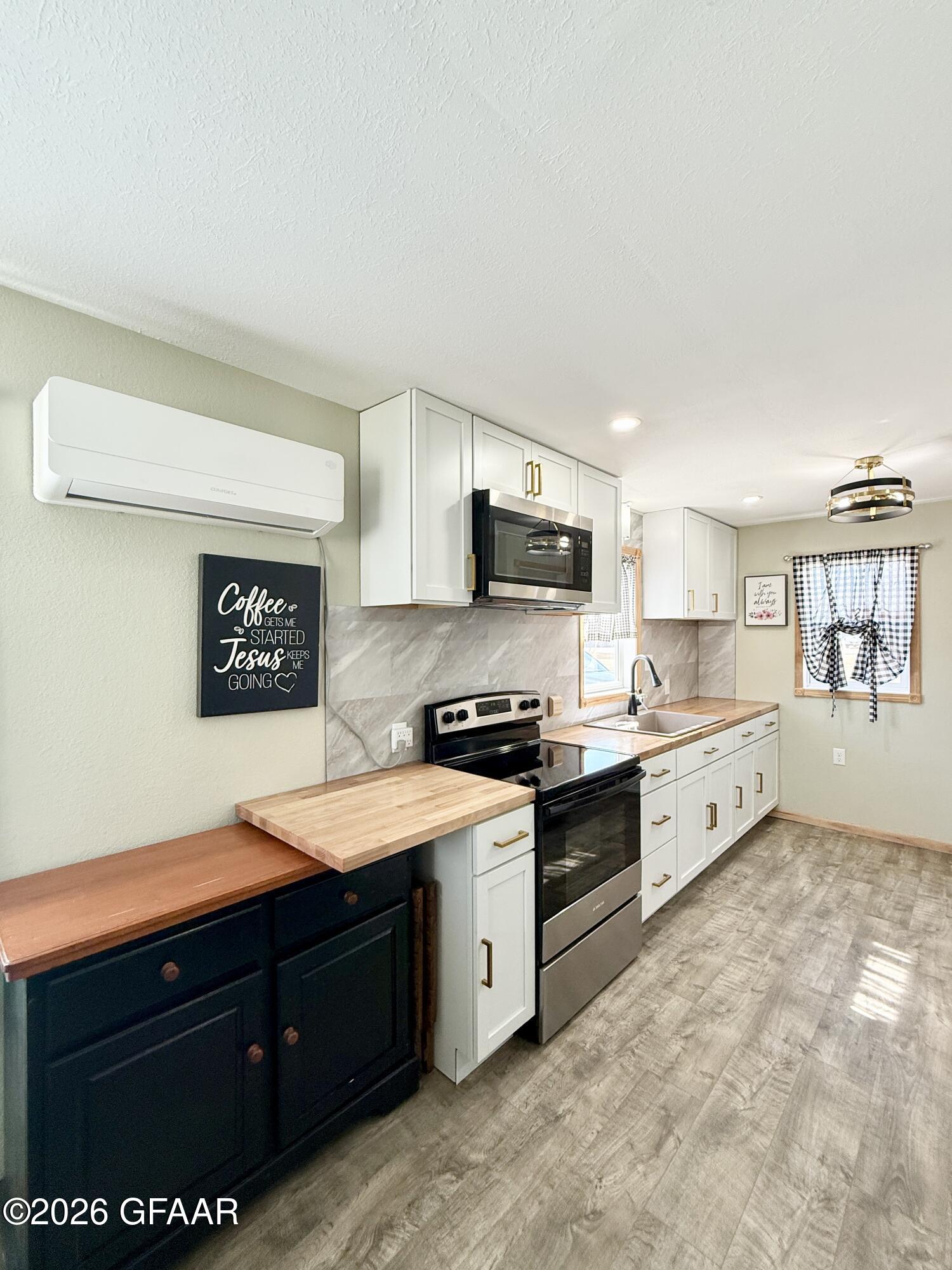 906 9TH ST Street