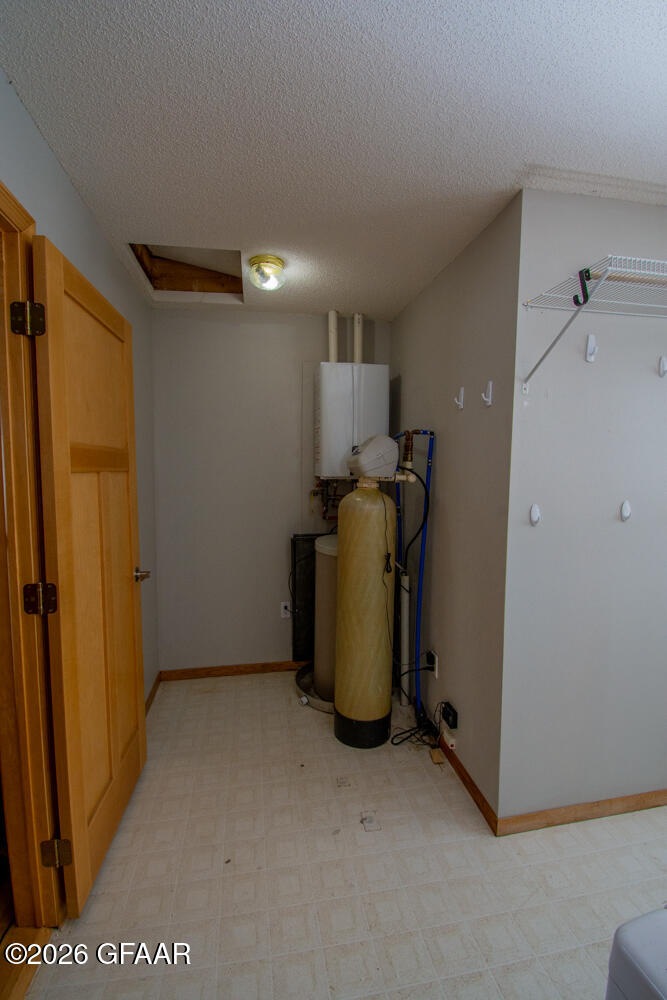 8012 GRACE LAKE Road SE