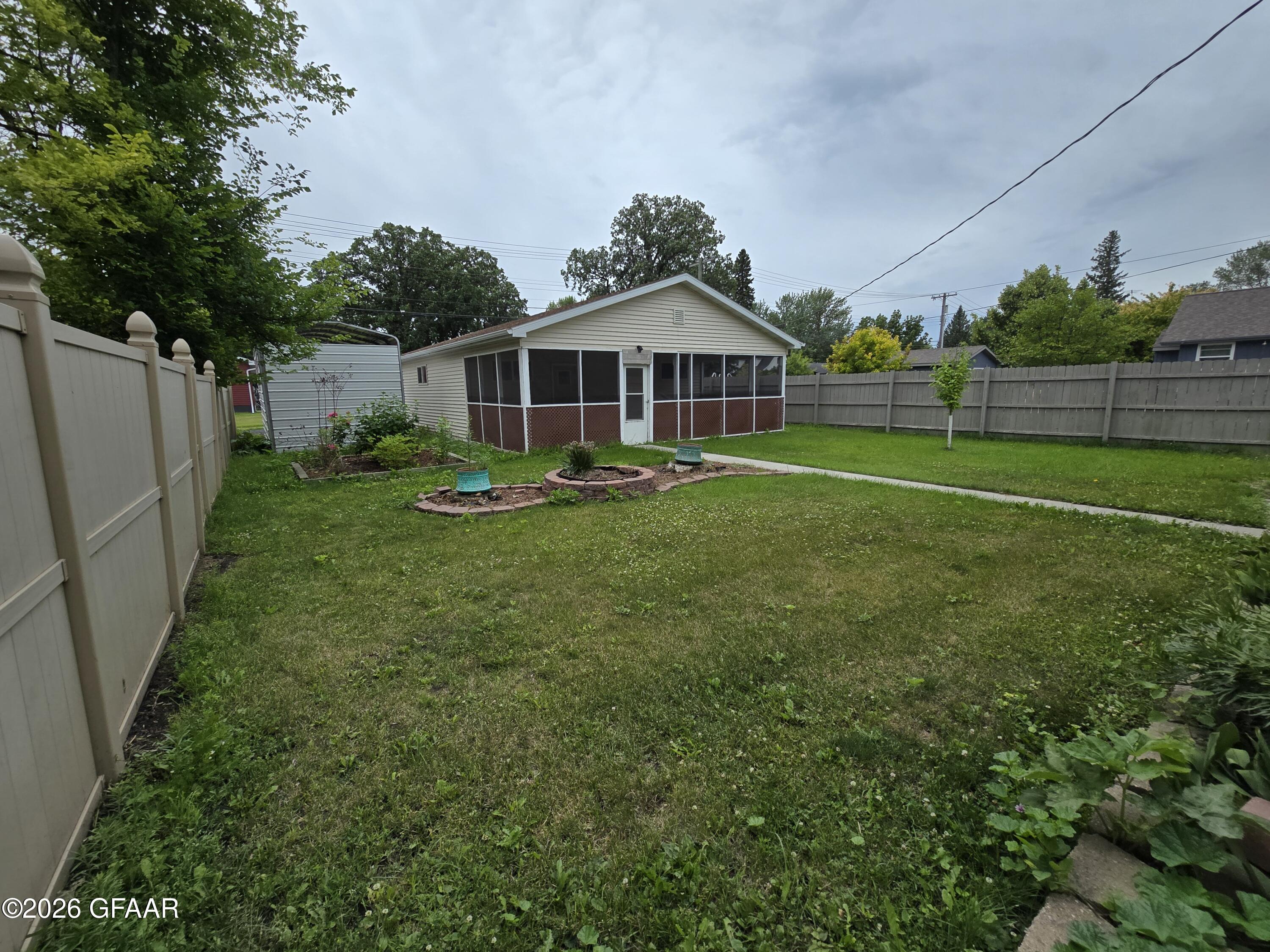 204 2ND Street W