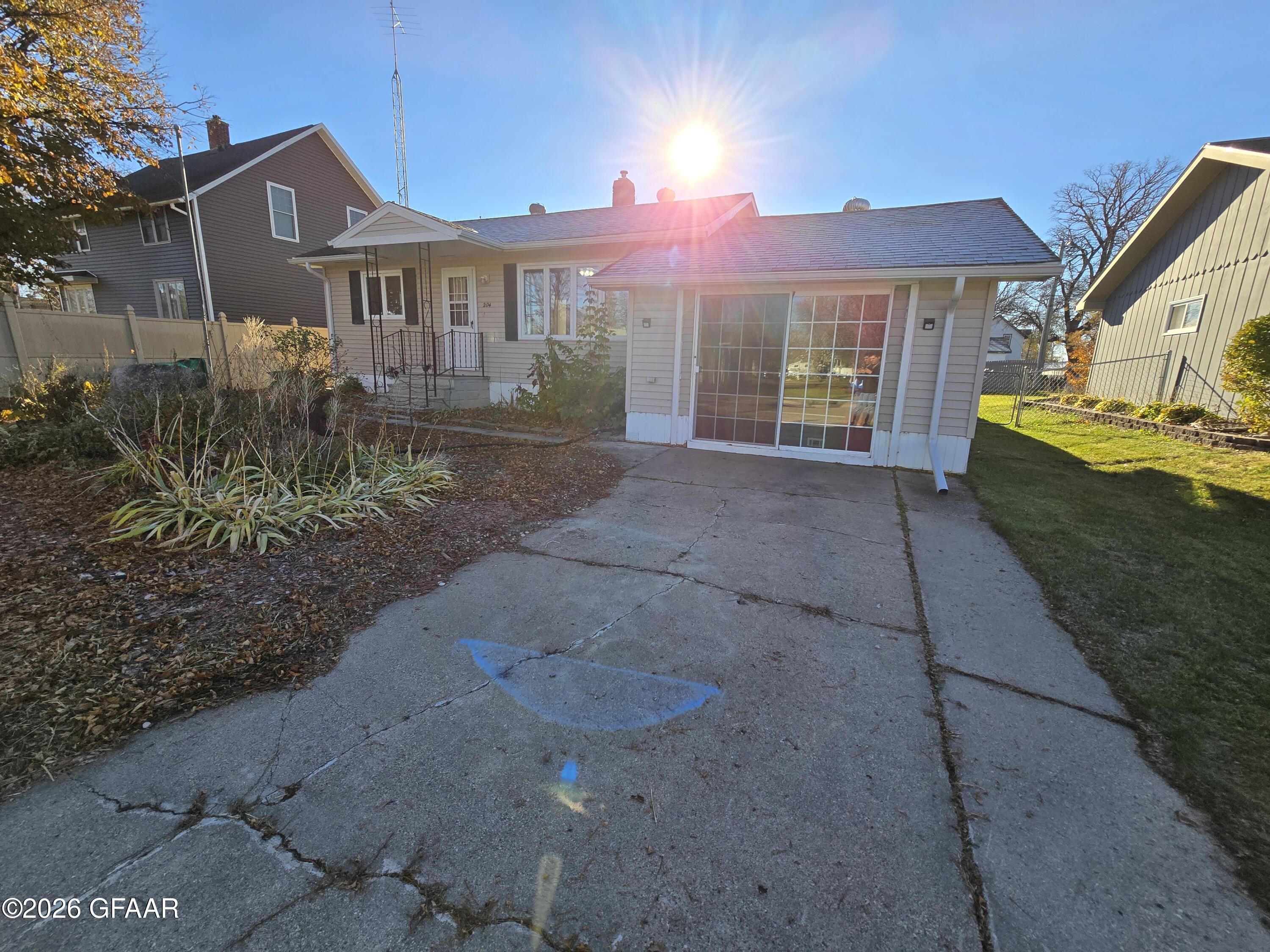 204 2ND Street W