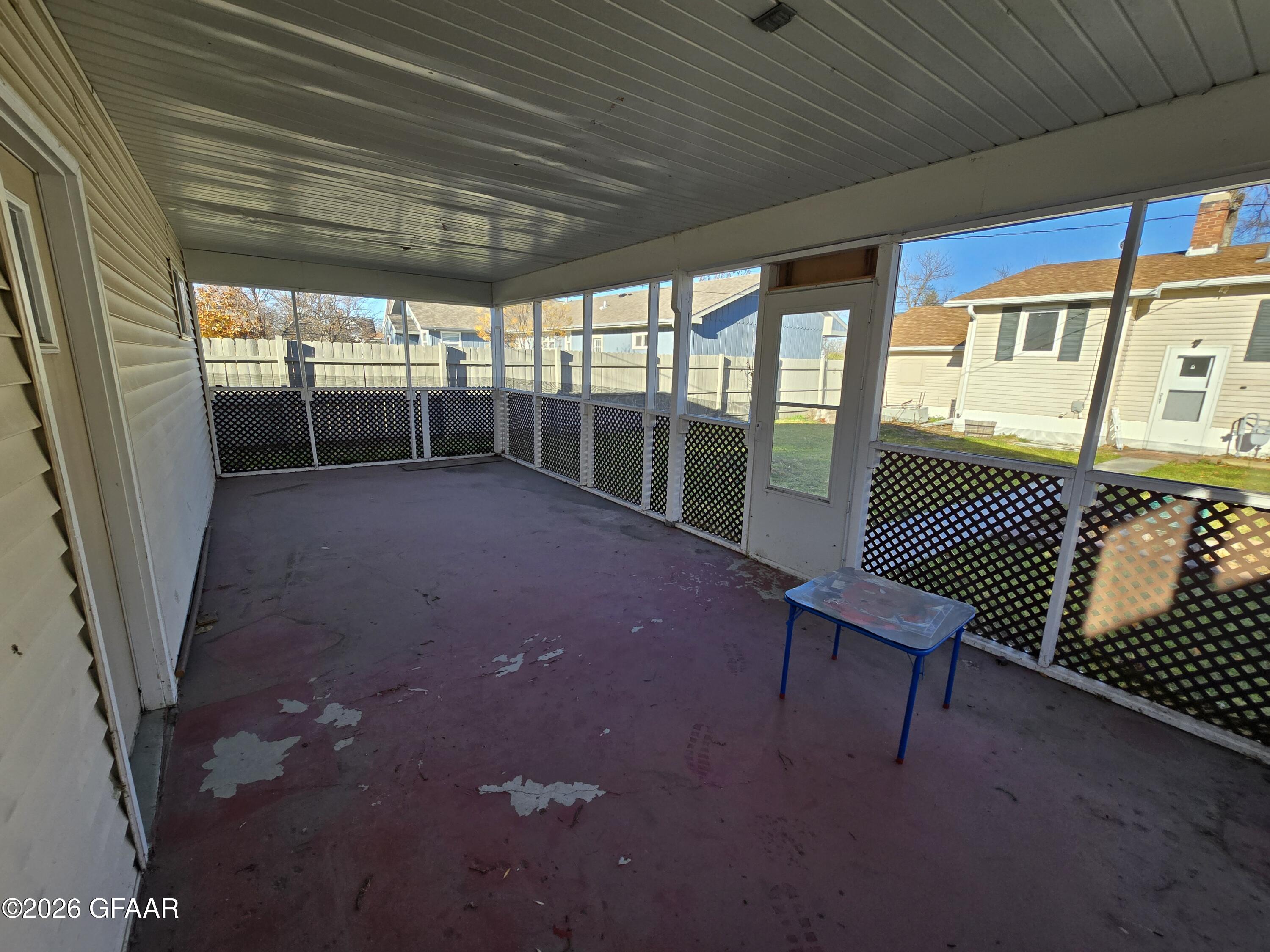 204 2ND Street W