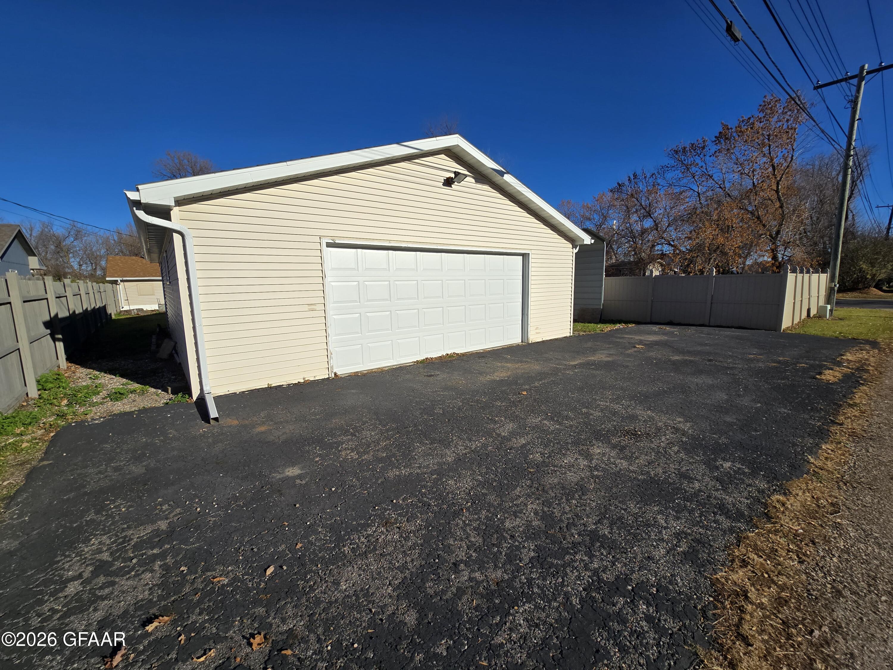 204 2ND Street W