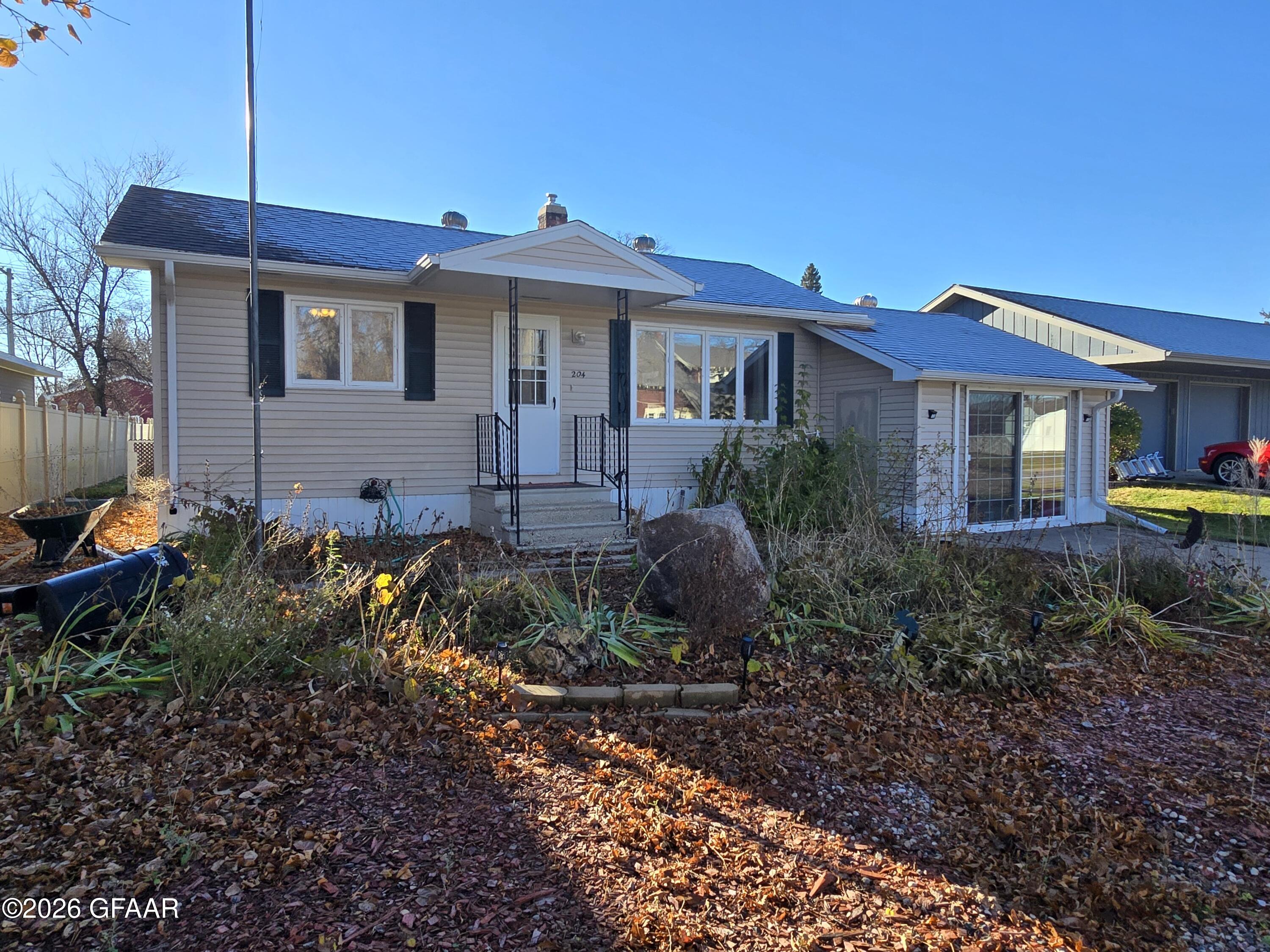 204 2ND Street W