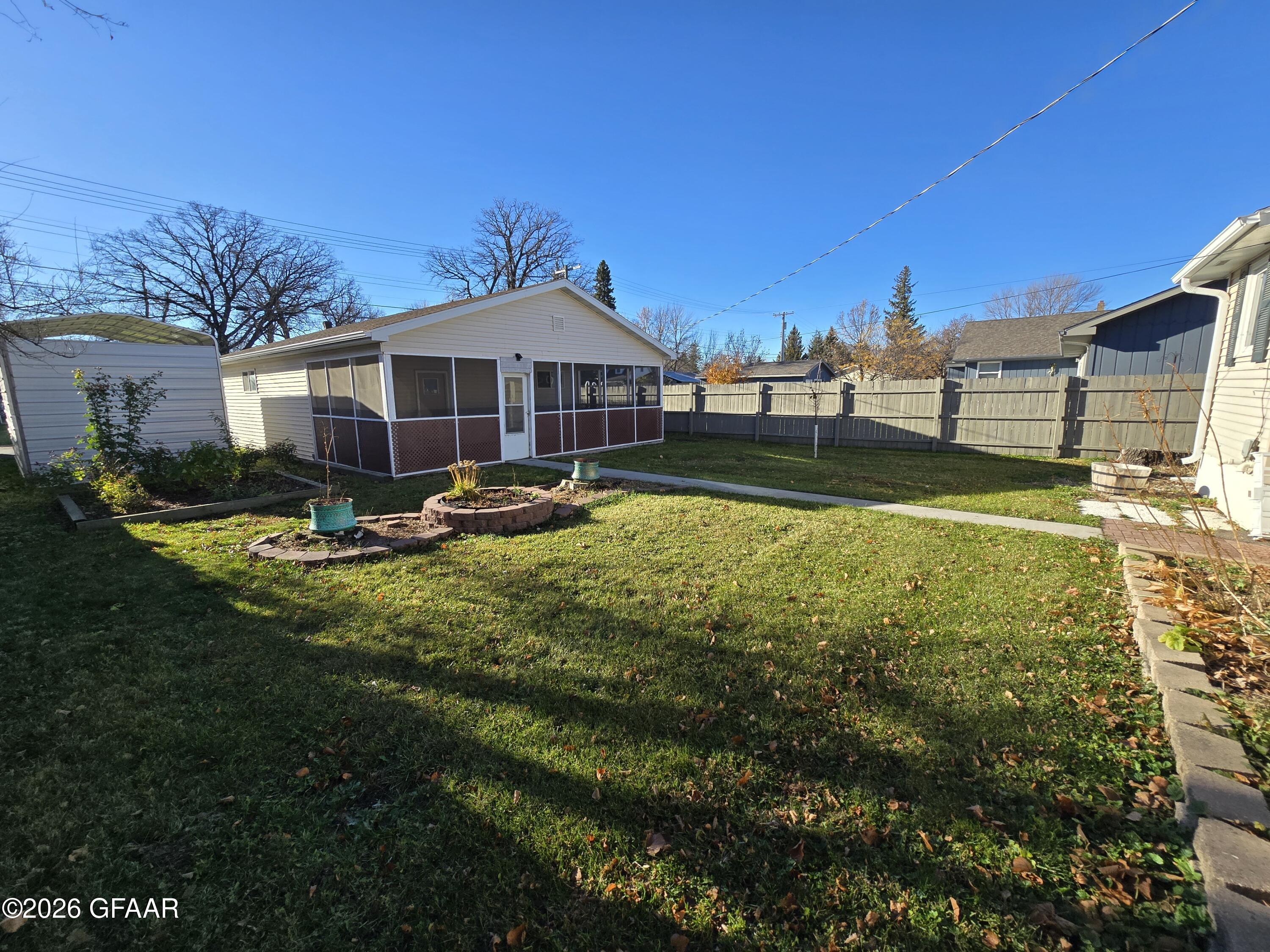 204 2ND Street W