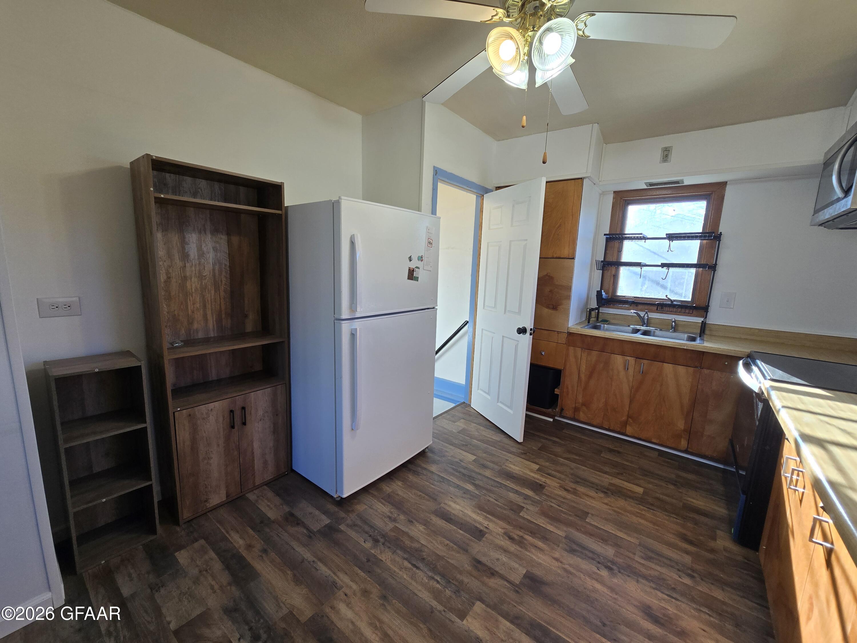 204 2ND Street W
