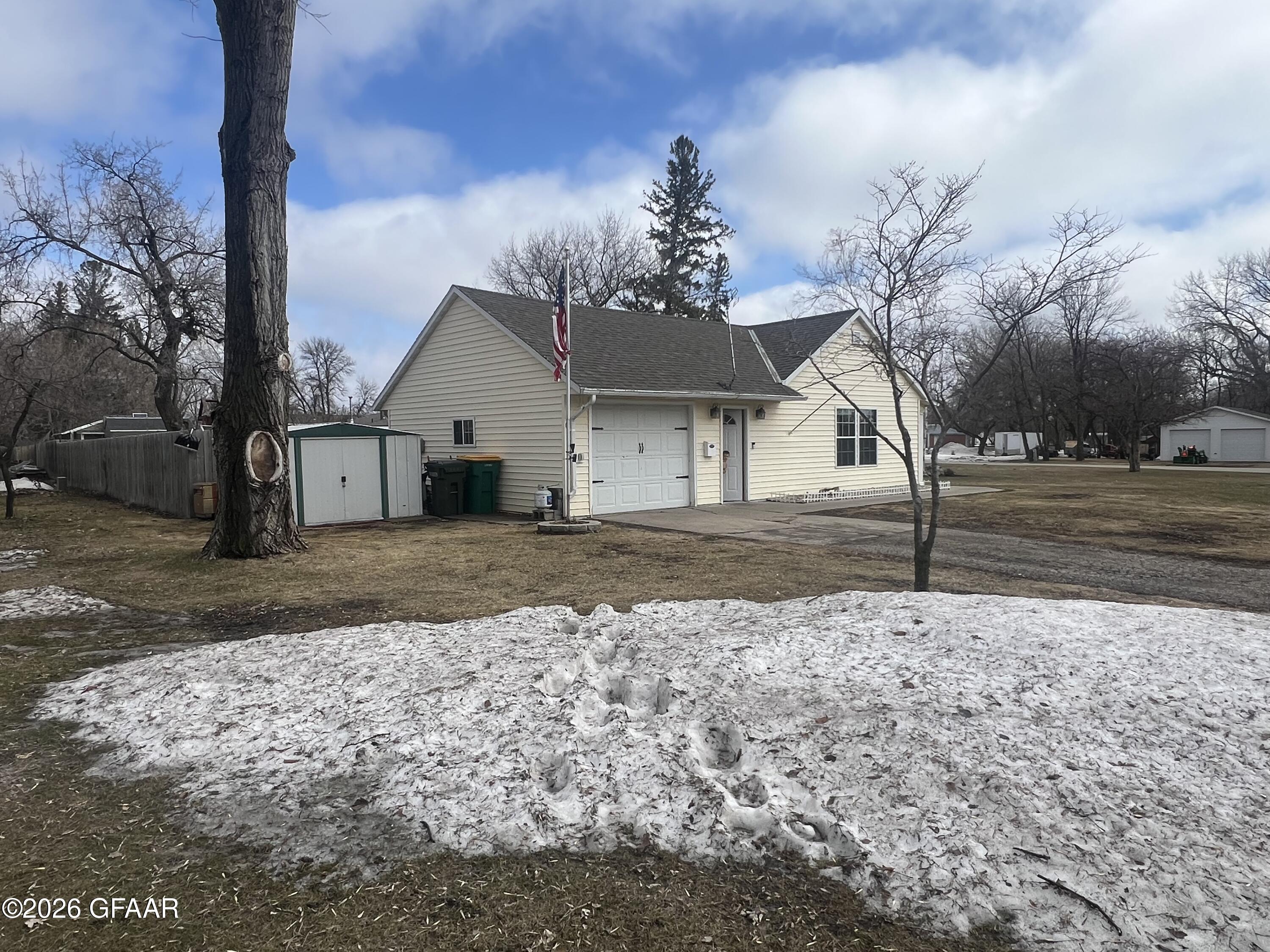 905 MINNESOTA Street