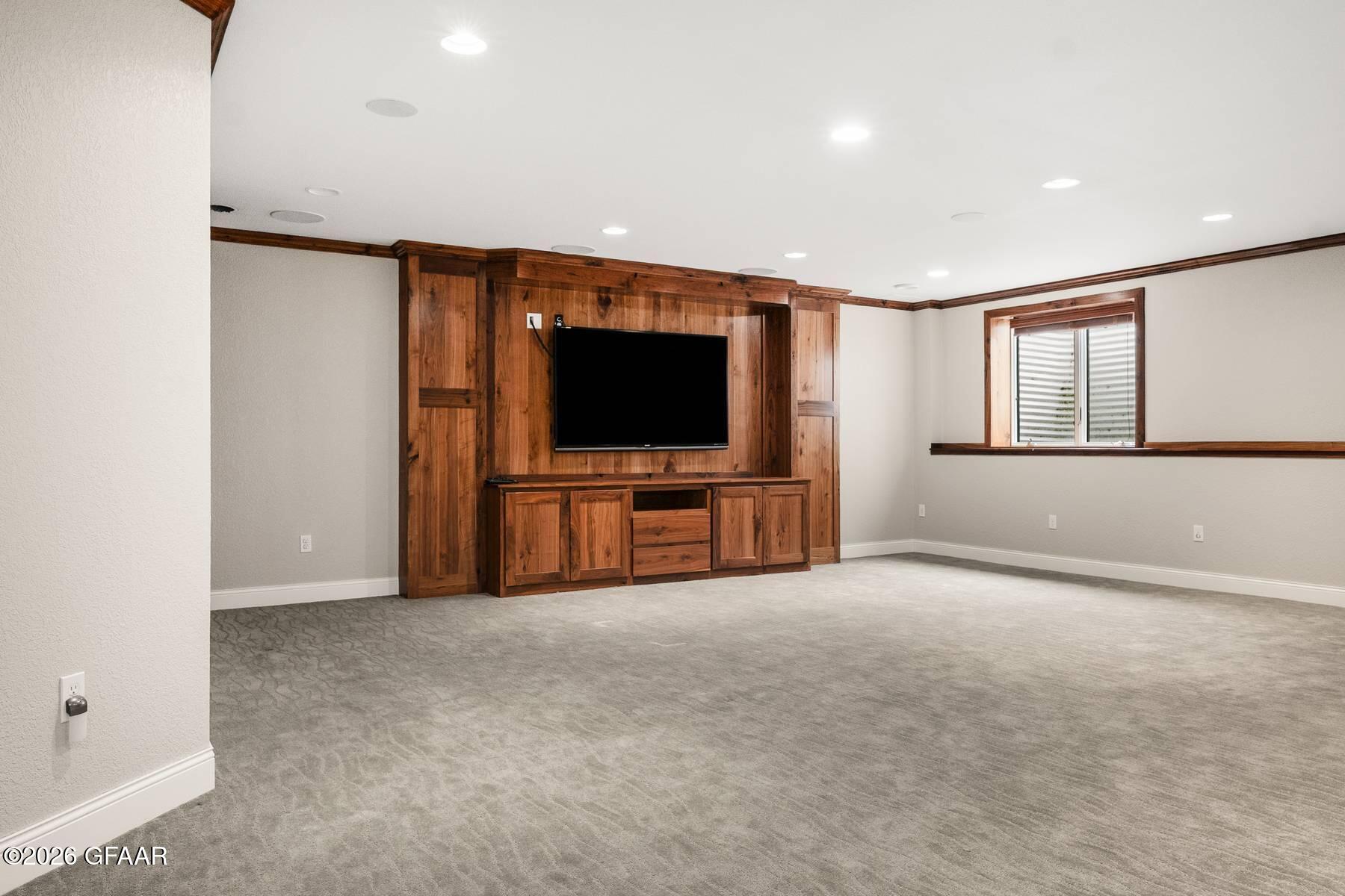 5690 PRAIRIEWOOD Drive W