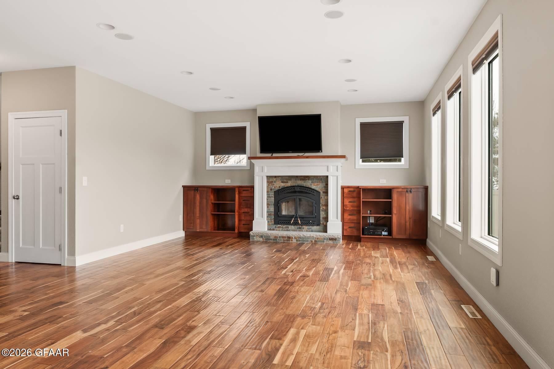 5690 PRAIRIEWOOD Drive W