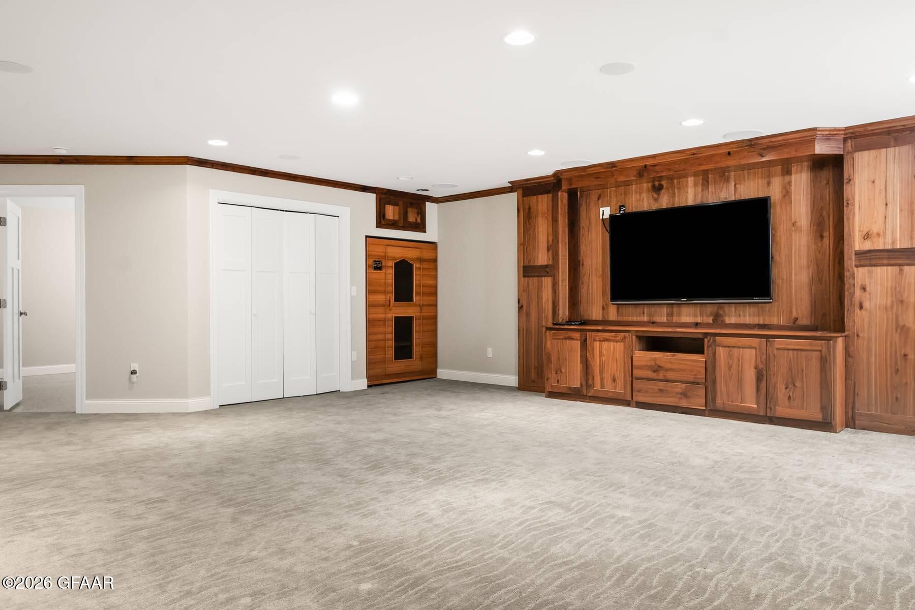 5690 PRAIRIEWOOD Drive W