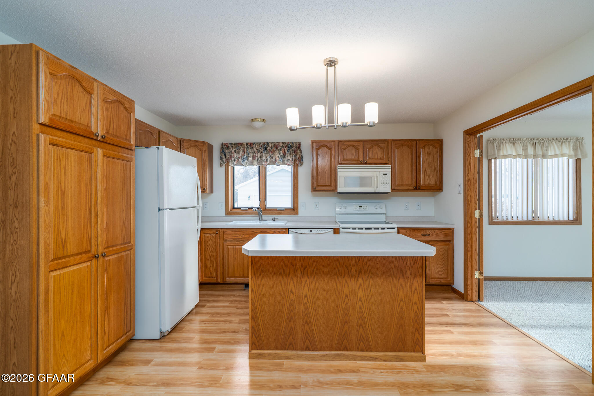 417 CRESTWOOD Court SE