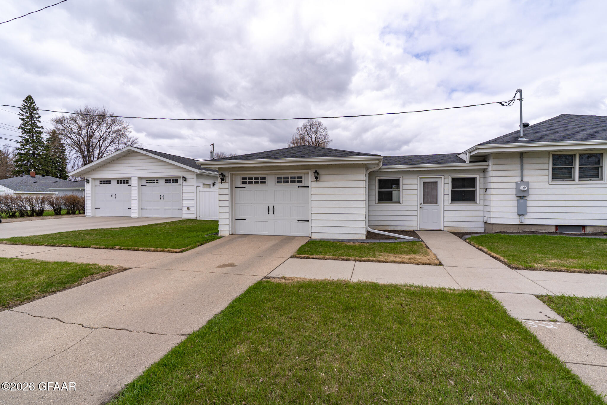 1103 HAMMERLING Avenue