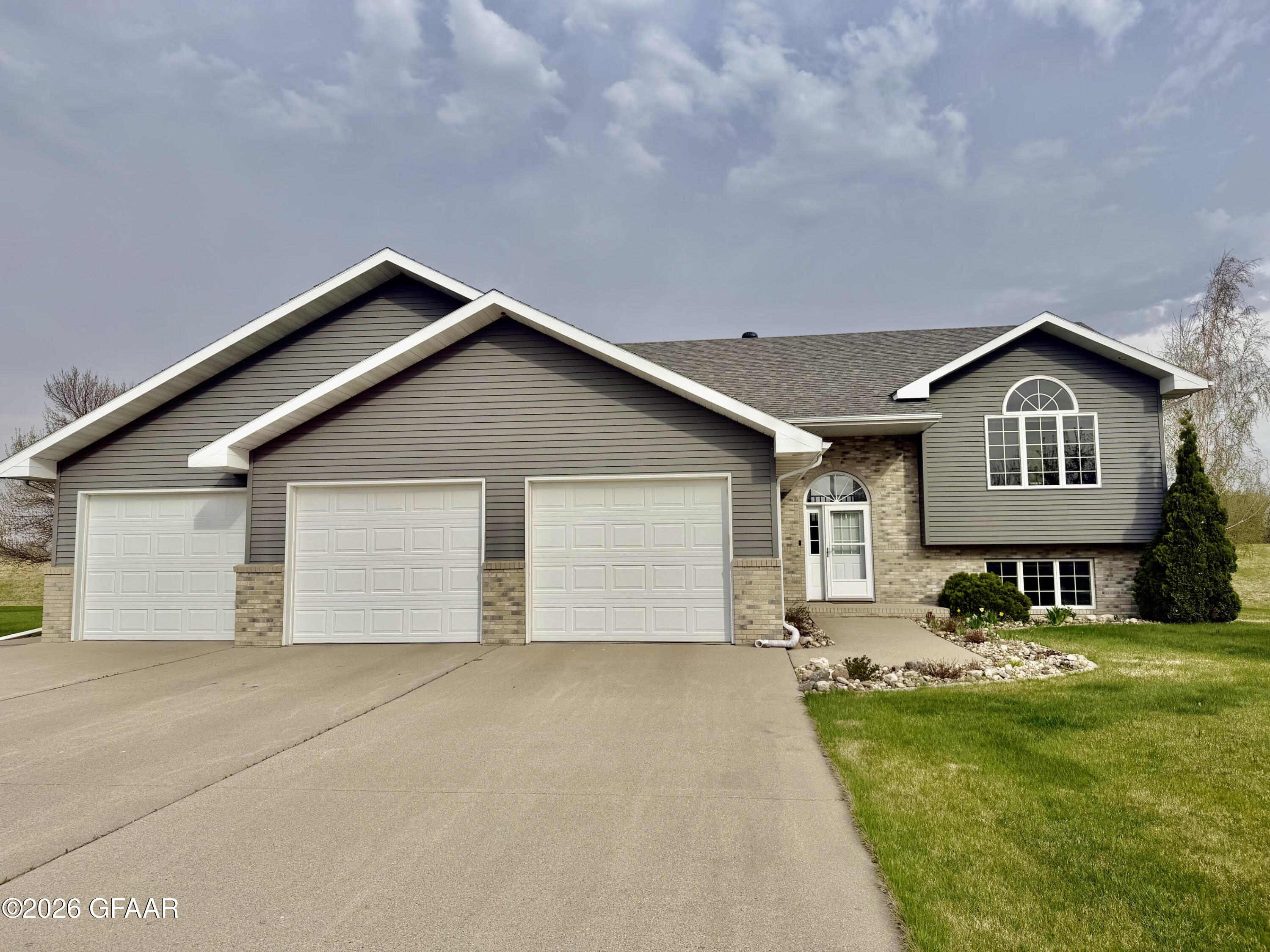 1512 LAUREL Drive SE