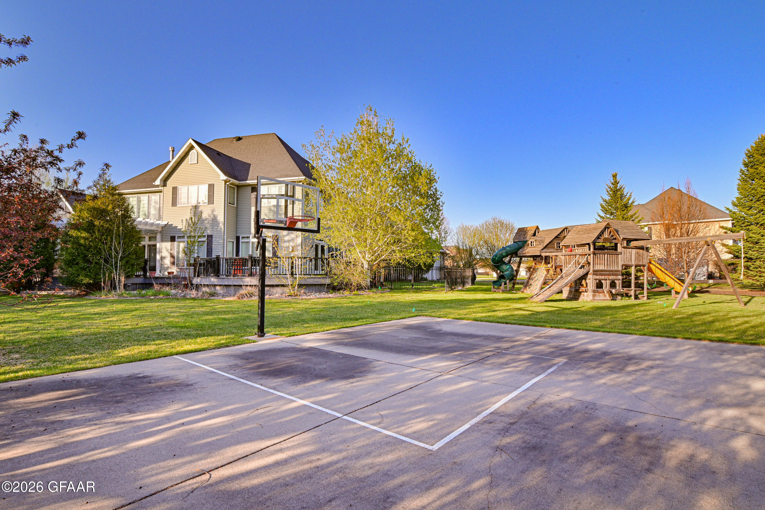 738 VINEYARD Circle