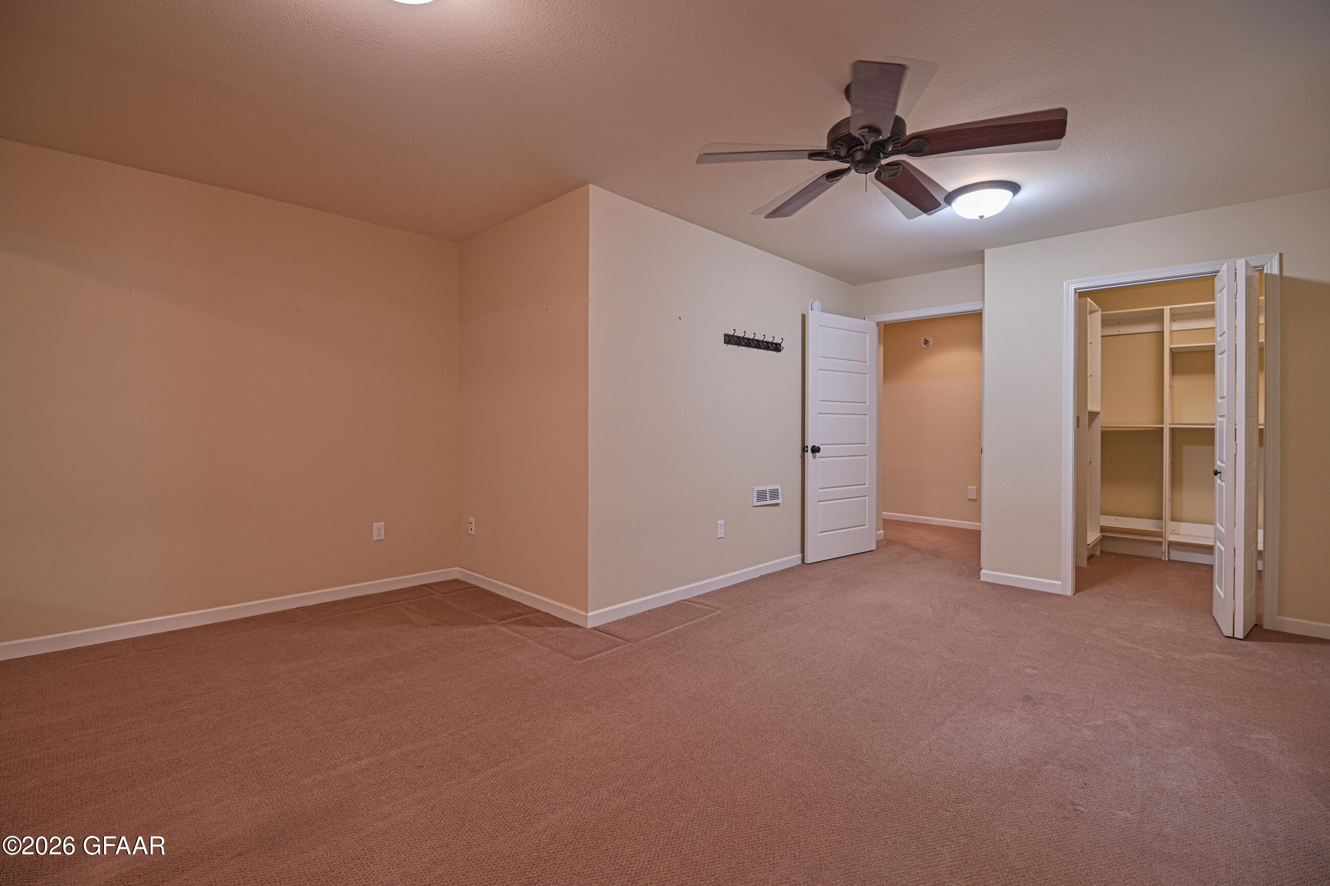 738 VINEYARD Circle