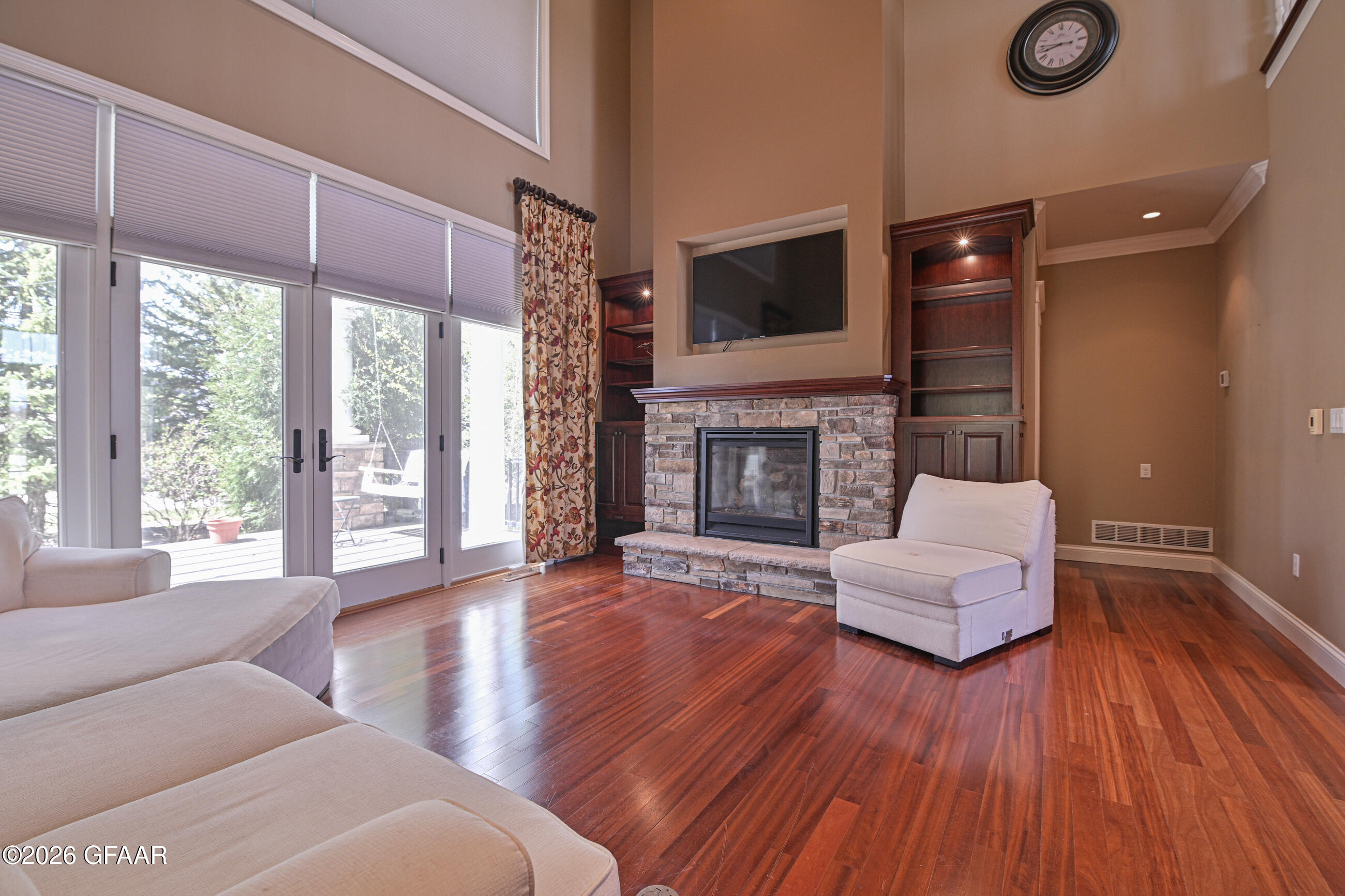 738 VINEYARD Circle