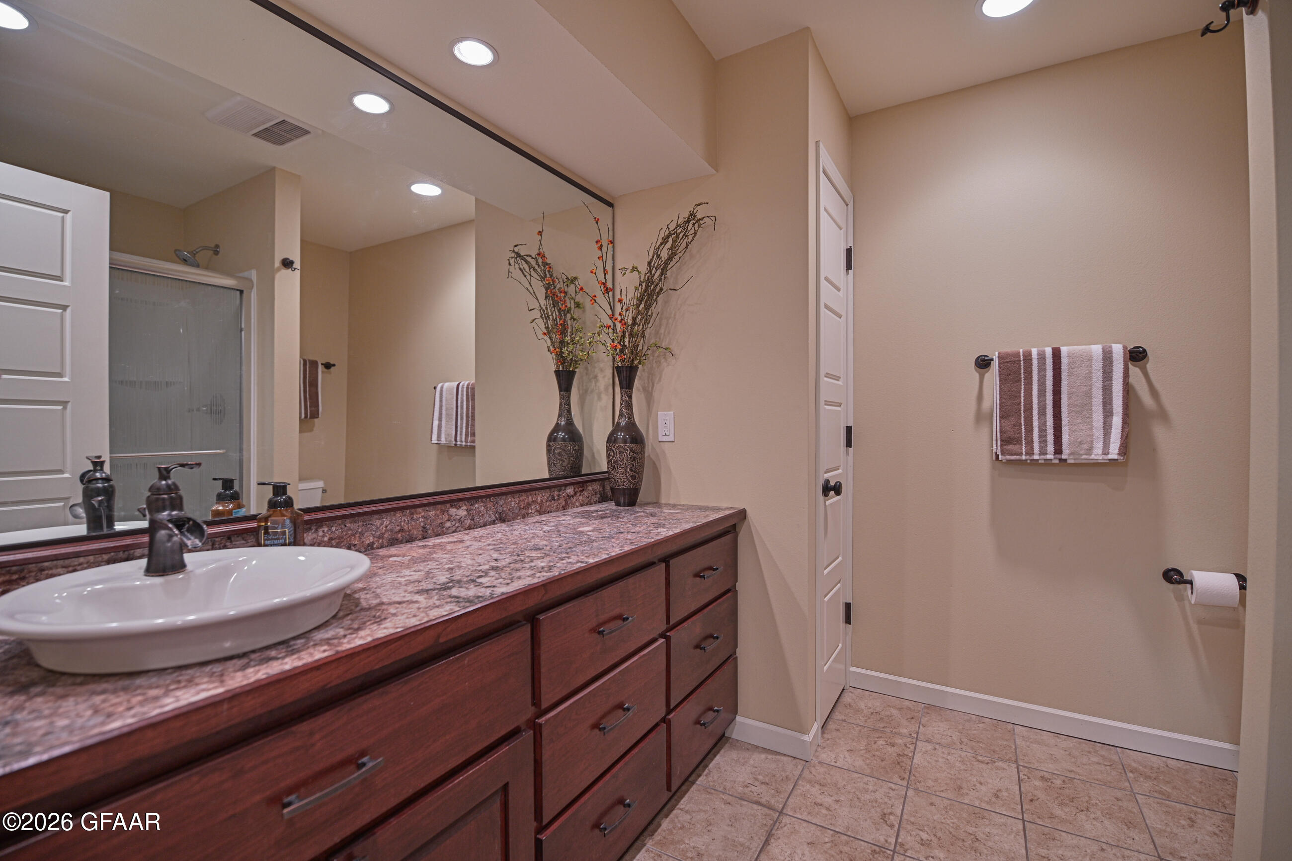 738 VINEYARD Circle