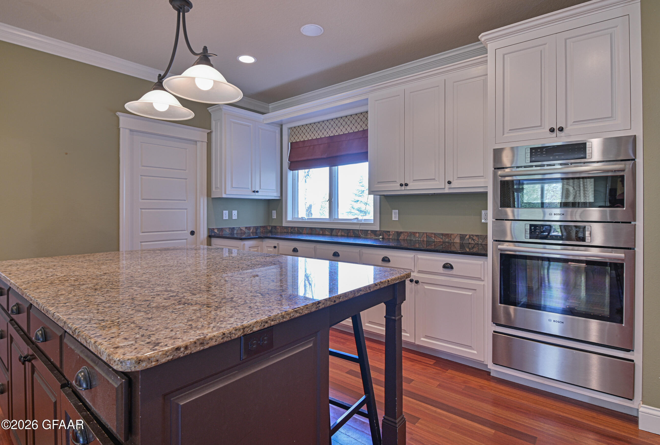 738 VINEYARD Circle