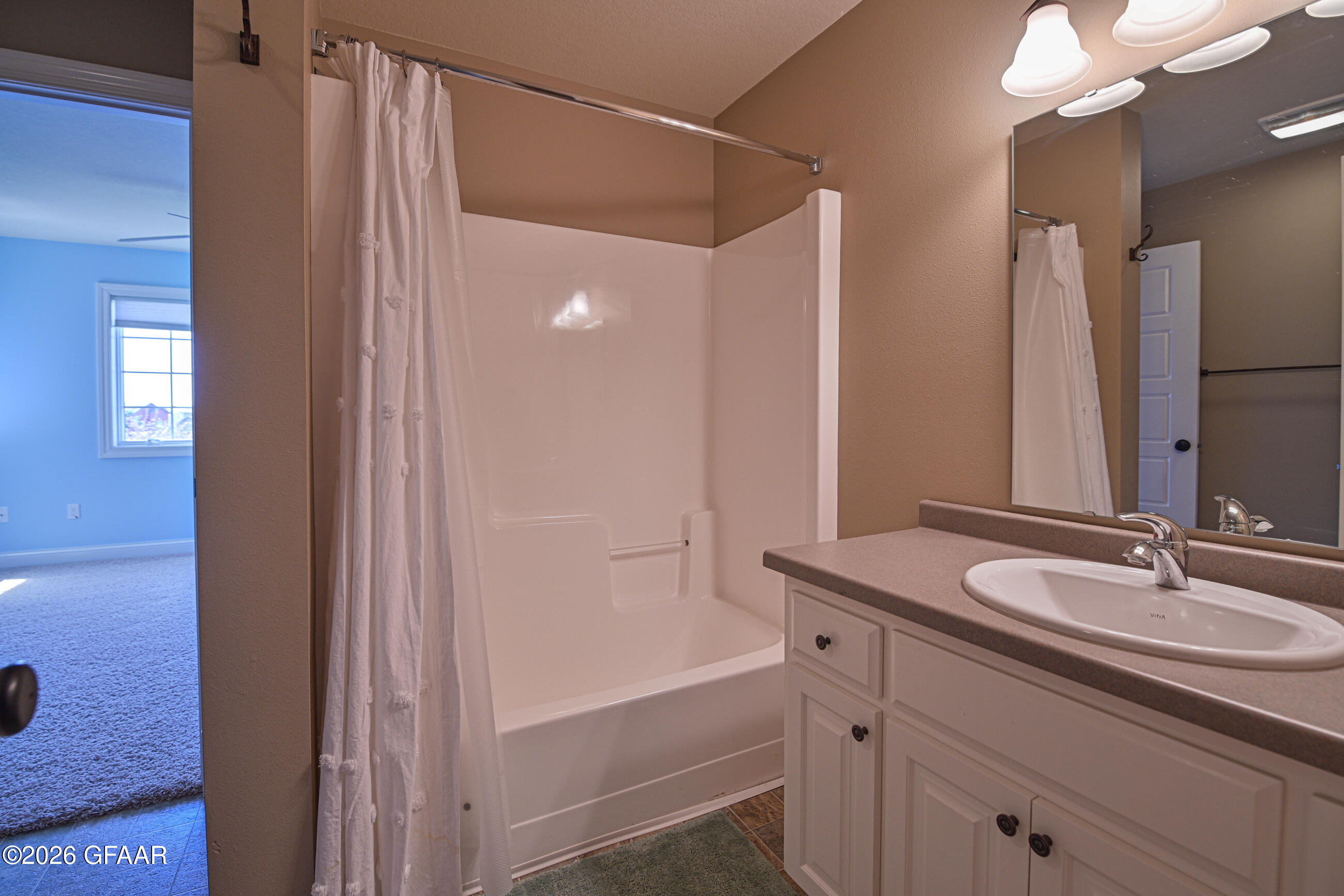738 VINEYARD Circle