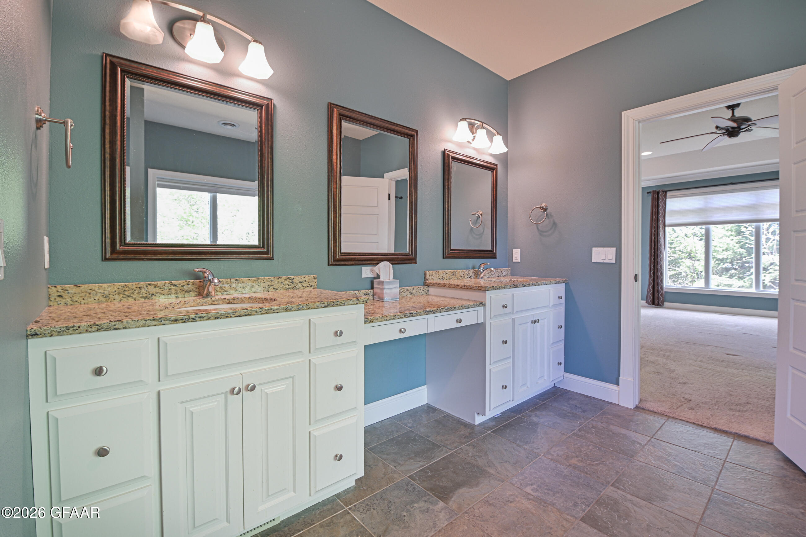 738 VINEYARD Circle