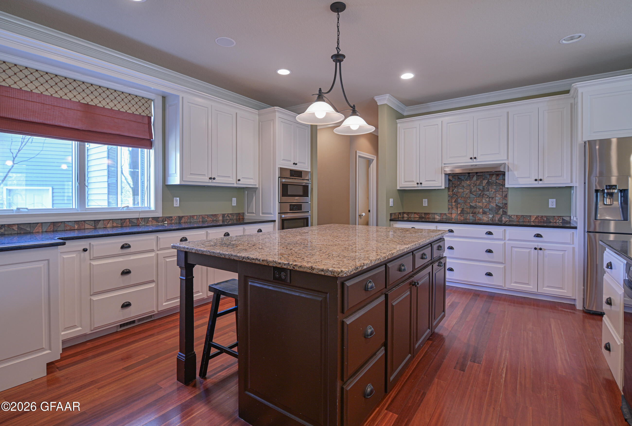 738 VINEYARD Circle