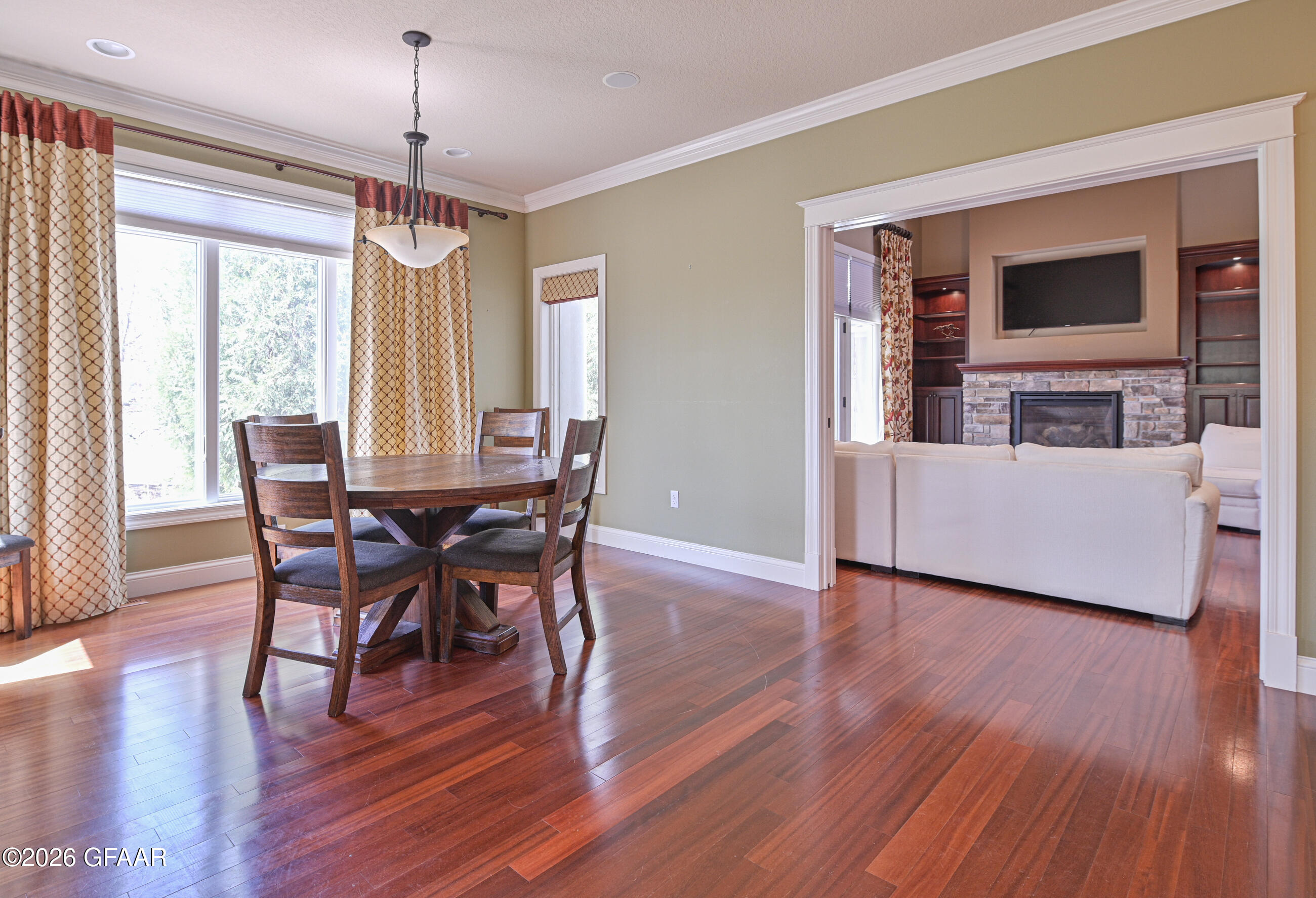 738 VINEYARD Circle