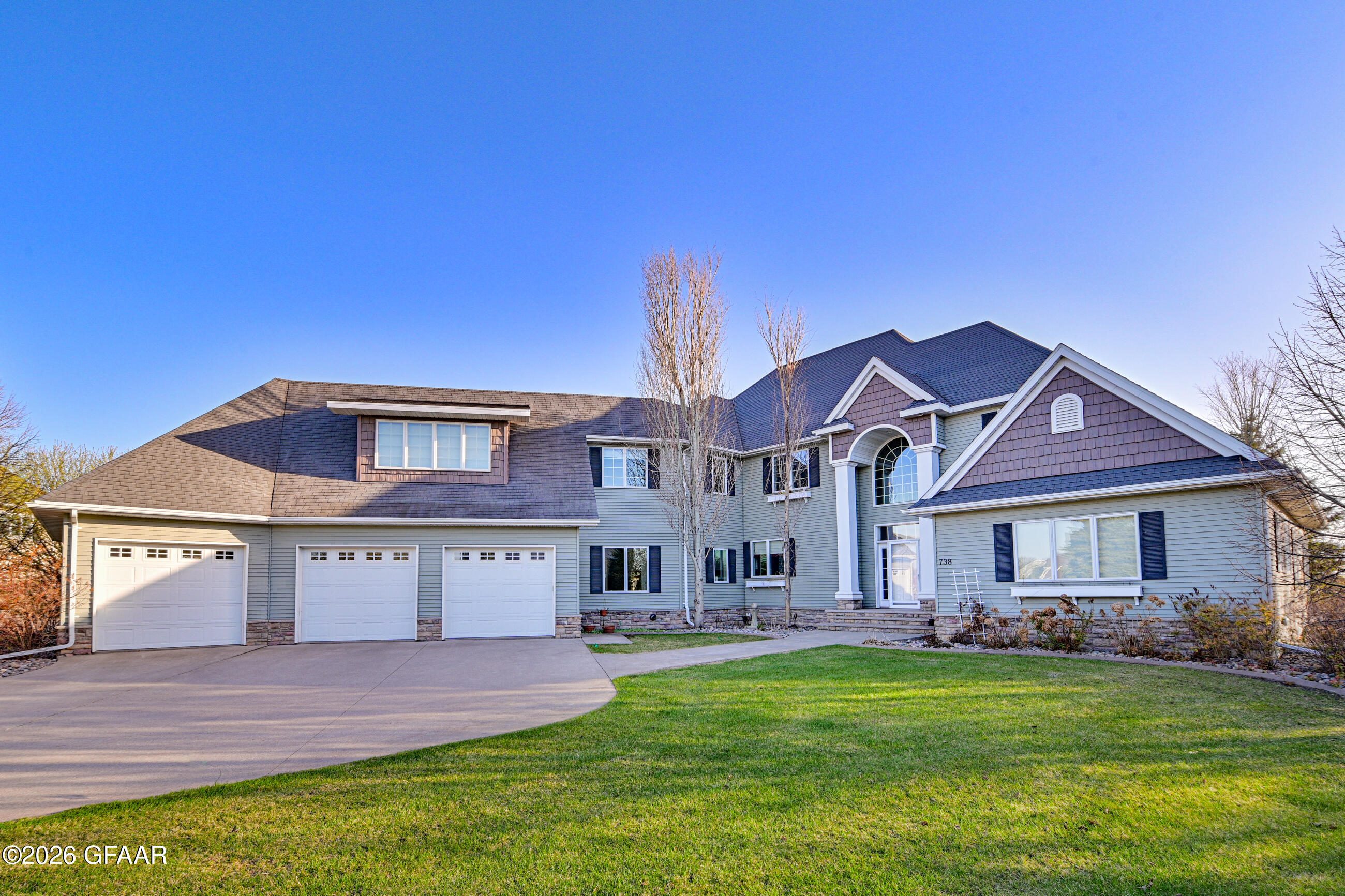738 VINEYARD Circle