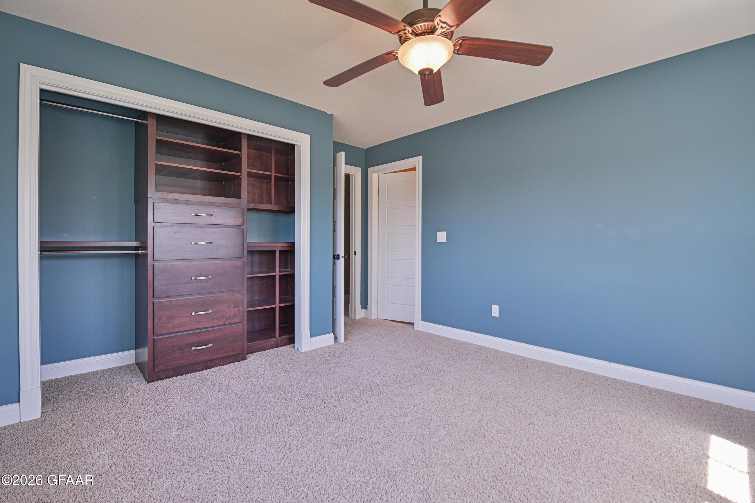 738 VINEYARD Circle