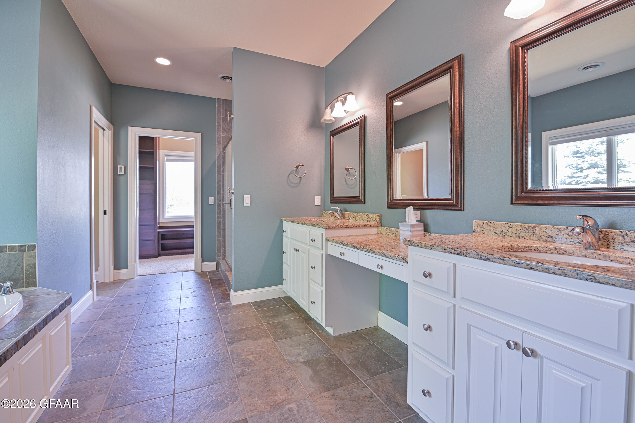 738 VINEYARD Circle