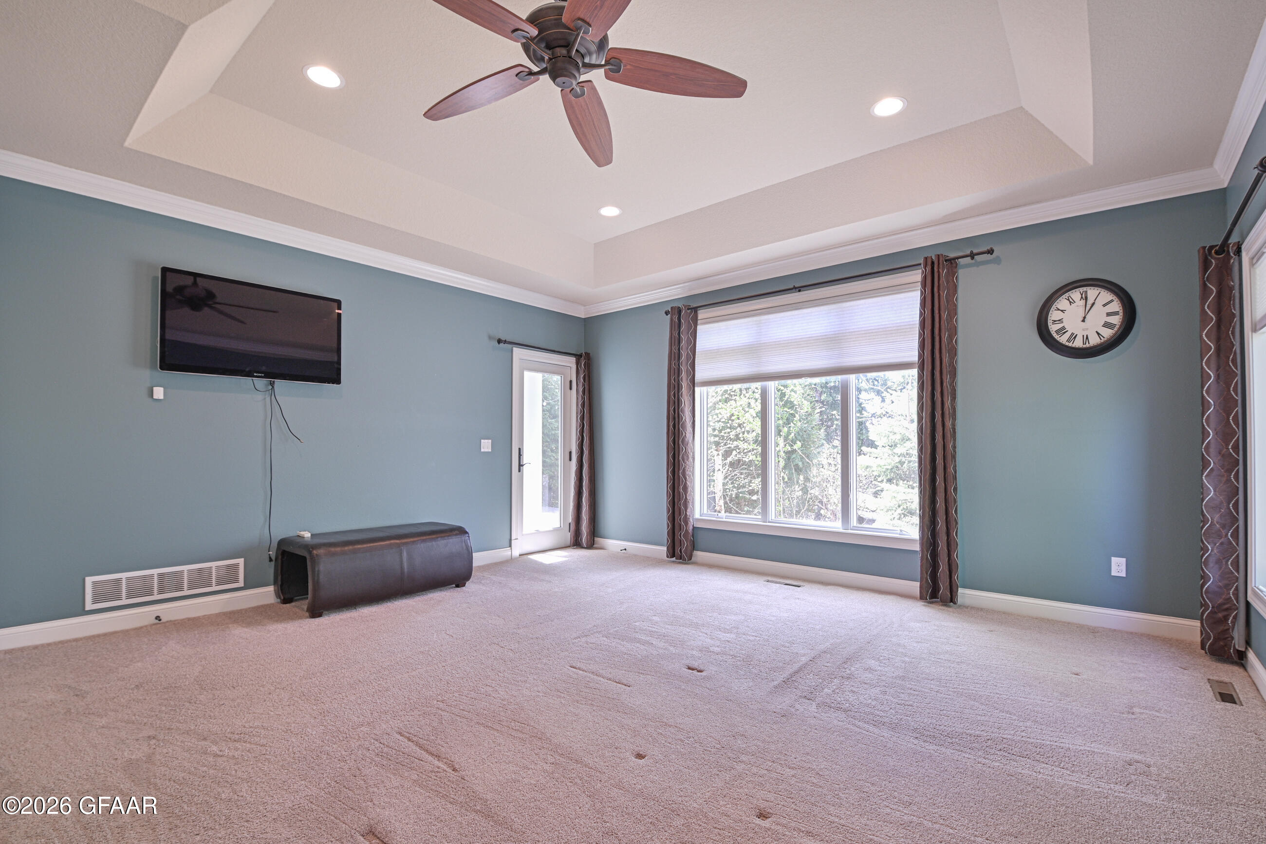 738 VINEYARD Circle