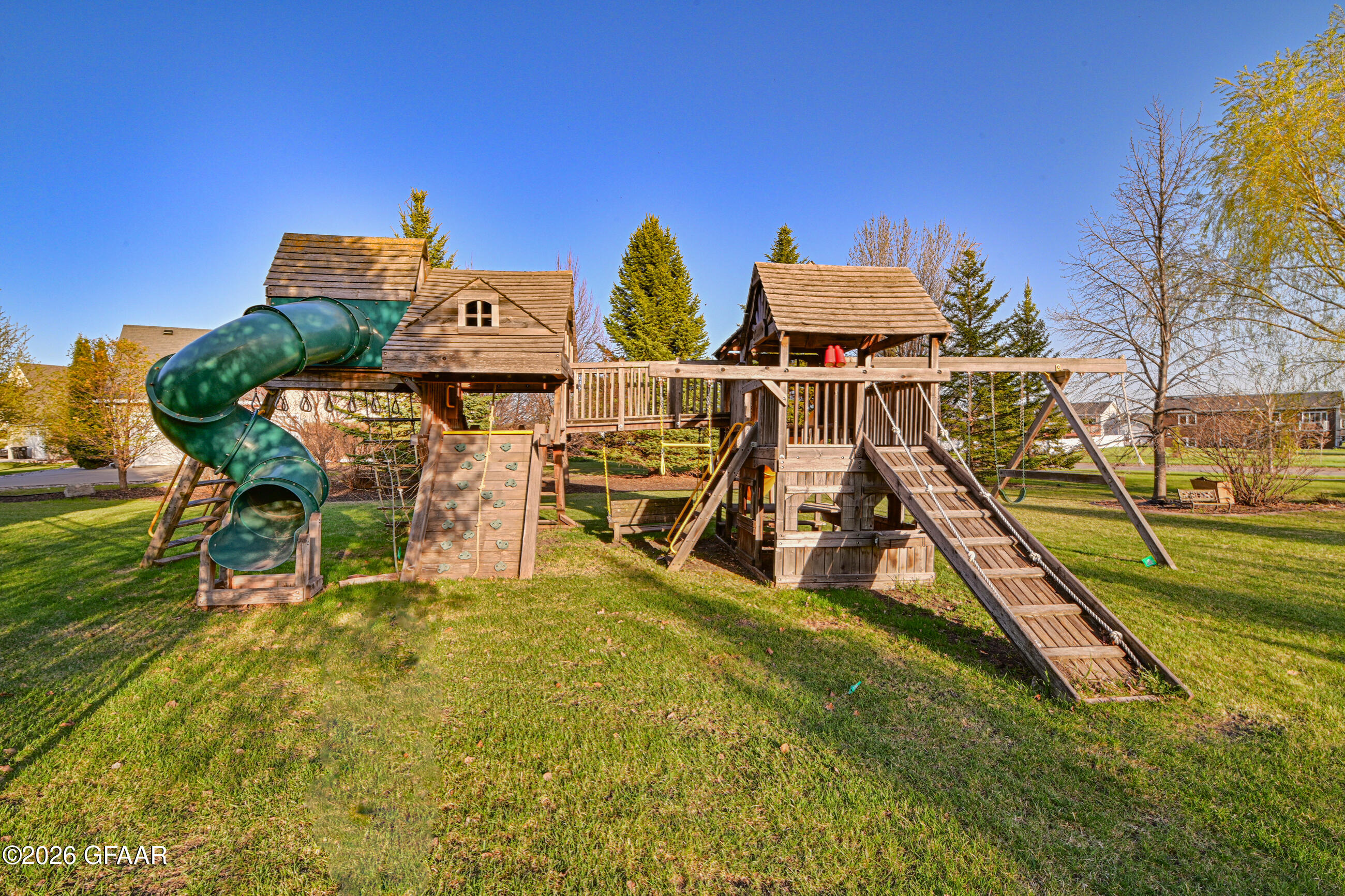 738 VINEYARD Circle
